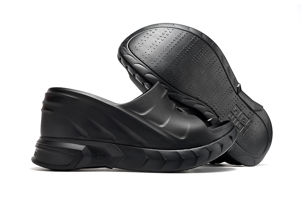 Bagsaaa Givenchy Marshmallow wedge sandals in rubber black
