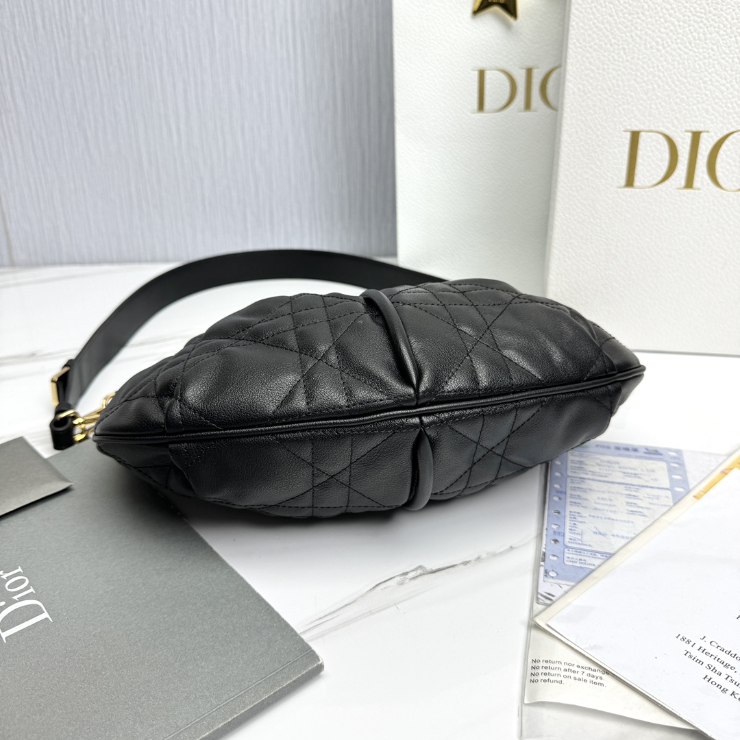 Bagsaaa D10r Walk in D10r Purse Black Macrocannage Calfskin - 36 x 27cm