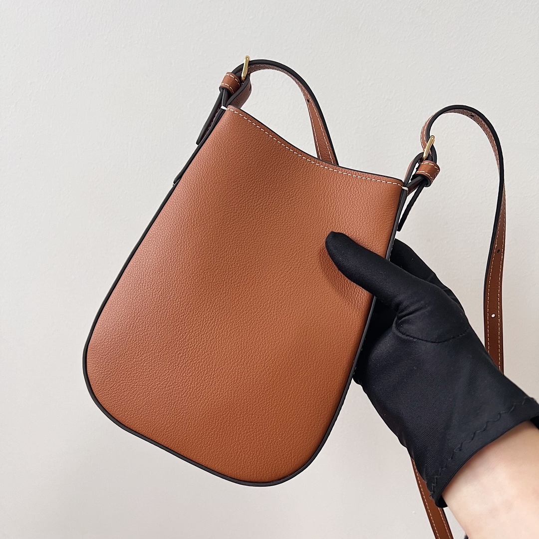 Bagsaaa Ce1i*e Phone Pouch Heloise In S*pple Calfskin Brown - 15 x 19.2 x 3 CM