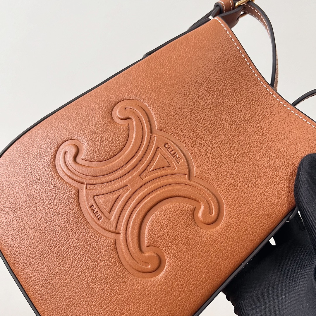 Bagsaaa Ce1i*e Phone Pouch Heloise In S*pple Calfskin Brown - 15 x 19.2 x 3 CM