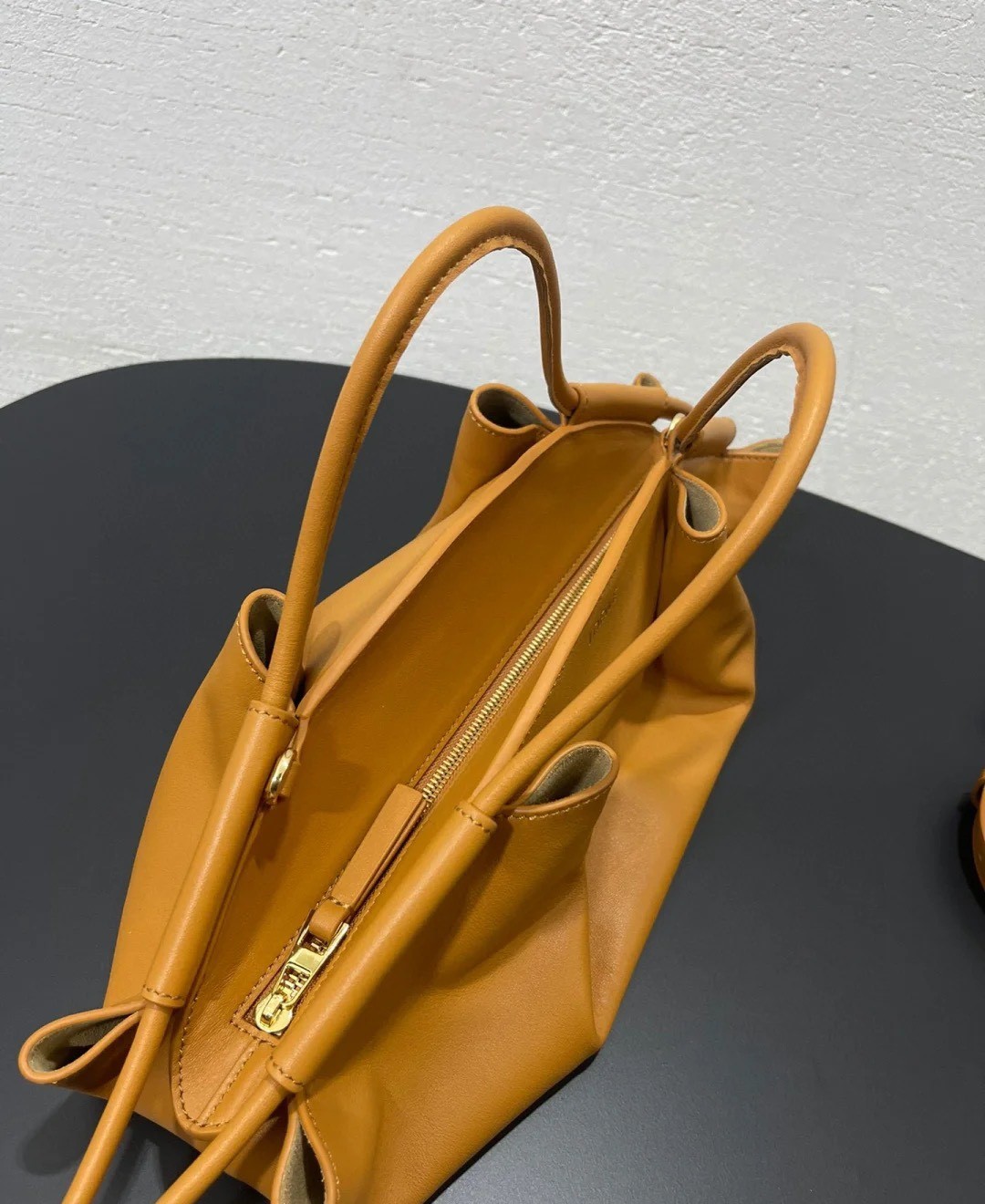 Bagsaaa L0ew* Small Paseo bag in shiny nappa calfskin brown - 35cm