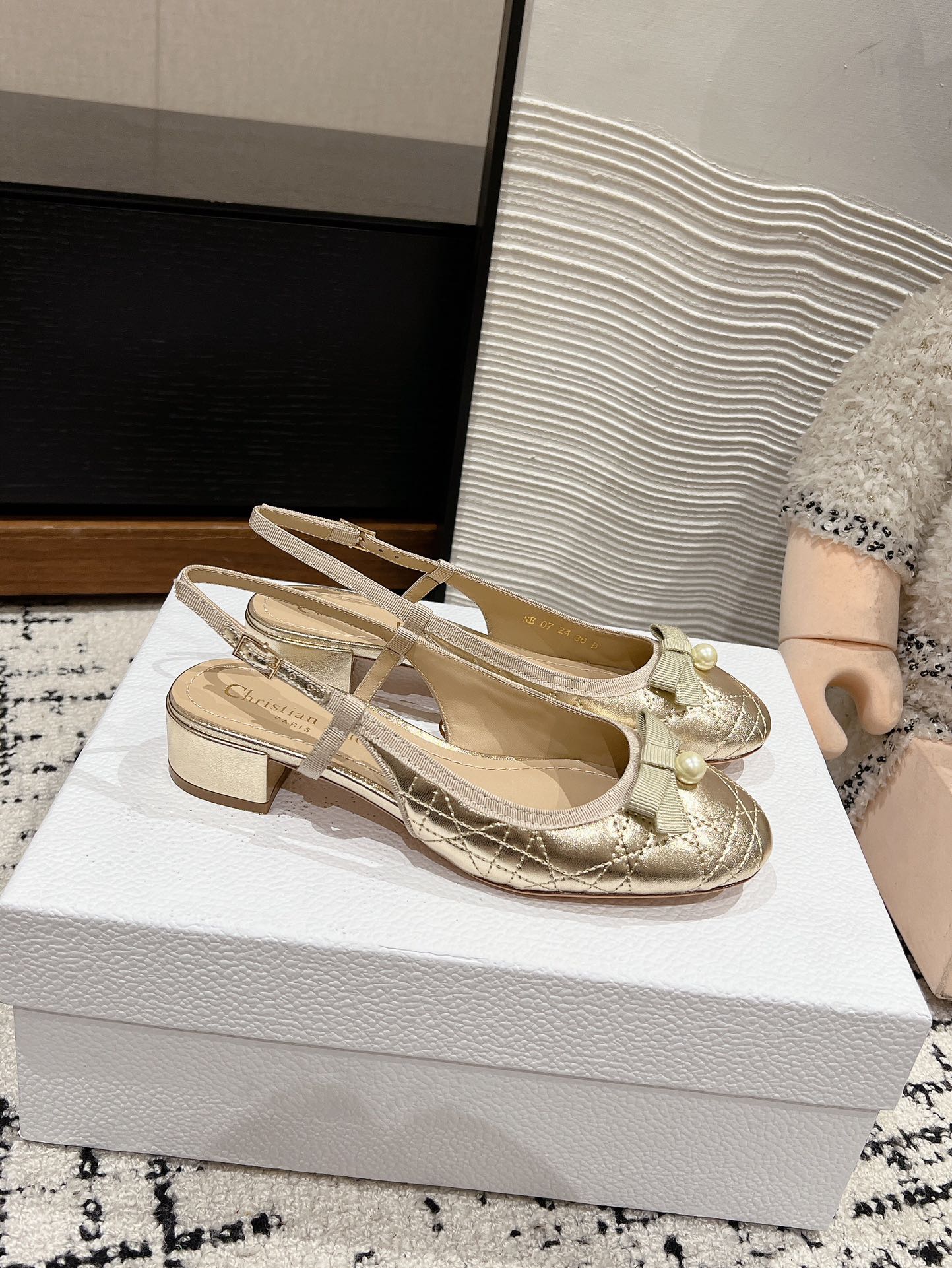 Bagsaaa D10r Ballet Slingback Pump Gold-Tone Laminated Lambskin with Quilted Cannage Motif 3cm