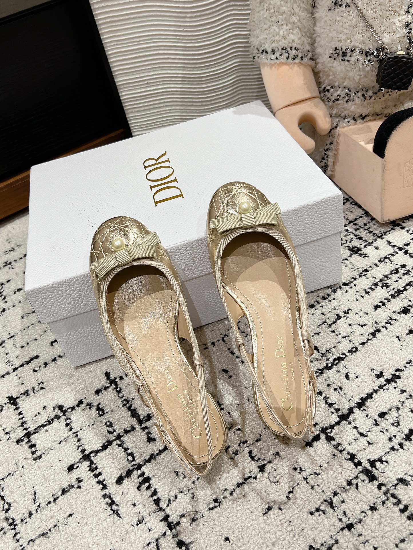 Bagsaaa D10r Ballet Slingback Pump Gold-Tone Laminated Lambskin with Quilted Cannage Motif 3cm