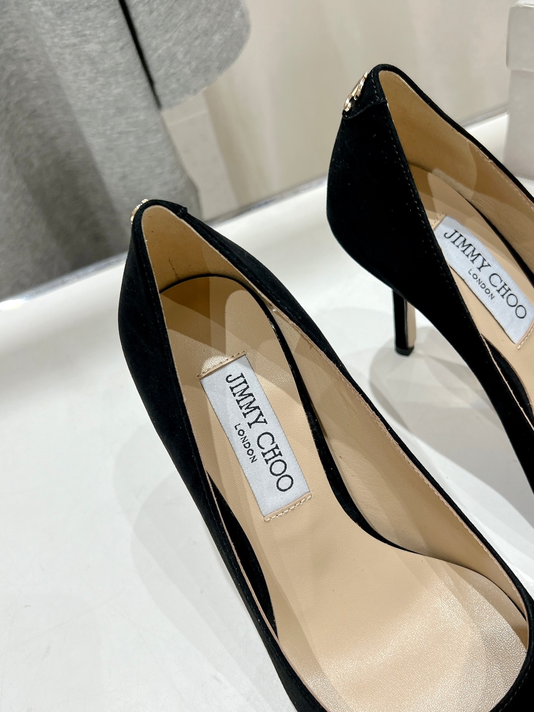 Bagsaaa J1m*y Ch00 Love 85 Black Suede Pointed Pumps with JC Emblem