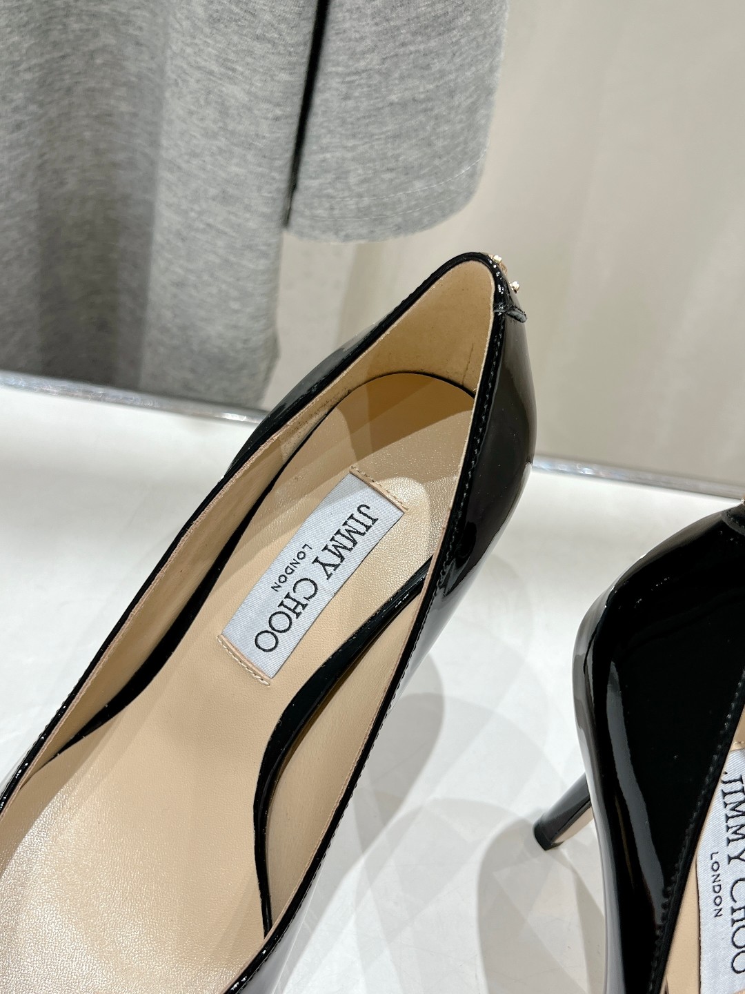 Bagsaaa J1m*y Ch00 Love 85 Black Patent Leather Pumps with JC Emblem