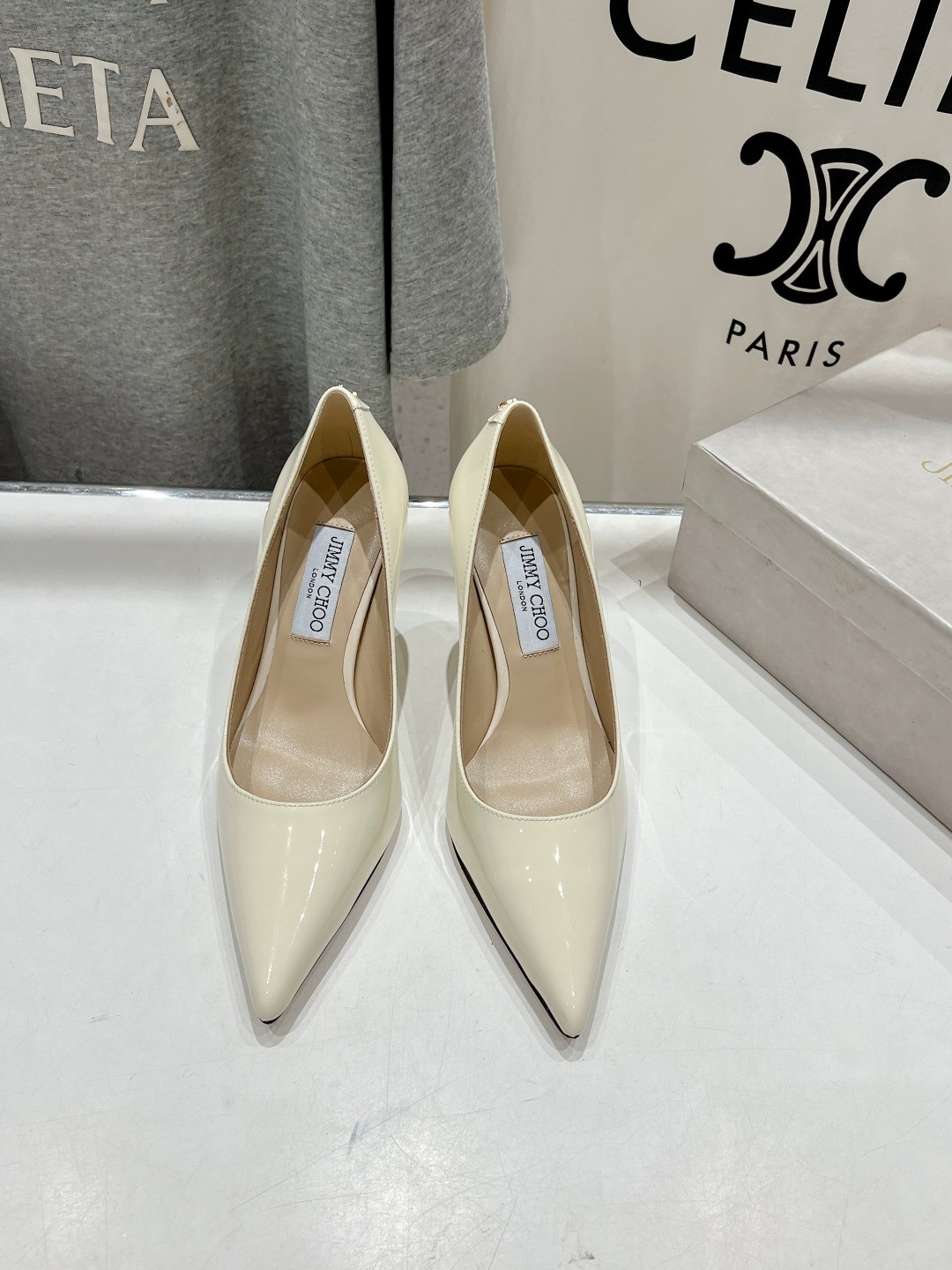 Bagsaaa J1m*y Ch00 Love 85 Latte Patent Leather Pumps with JC Emblem