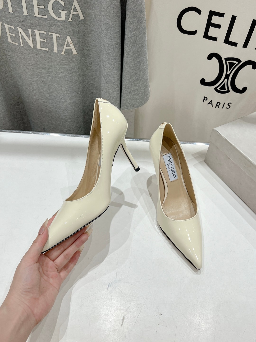 Bagsaaa J1m*y Ch00 Love 85 Latte Patent Leather Pumps with JC Emblem