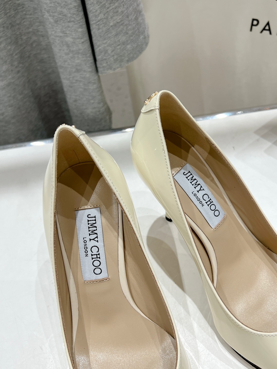 Bagsaaa J1m*y Ch00 Love 85 Latte Patent Leather Pumps with JC Emblem