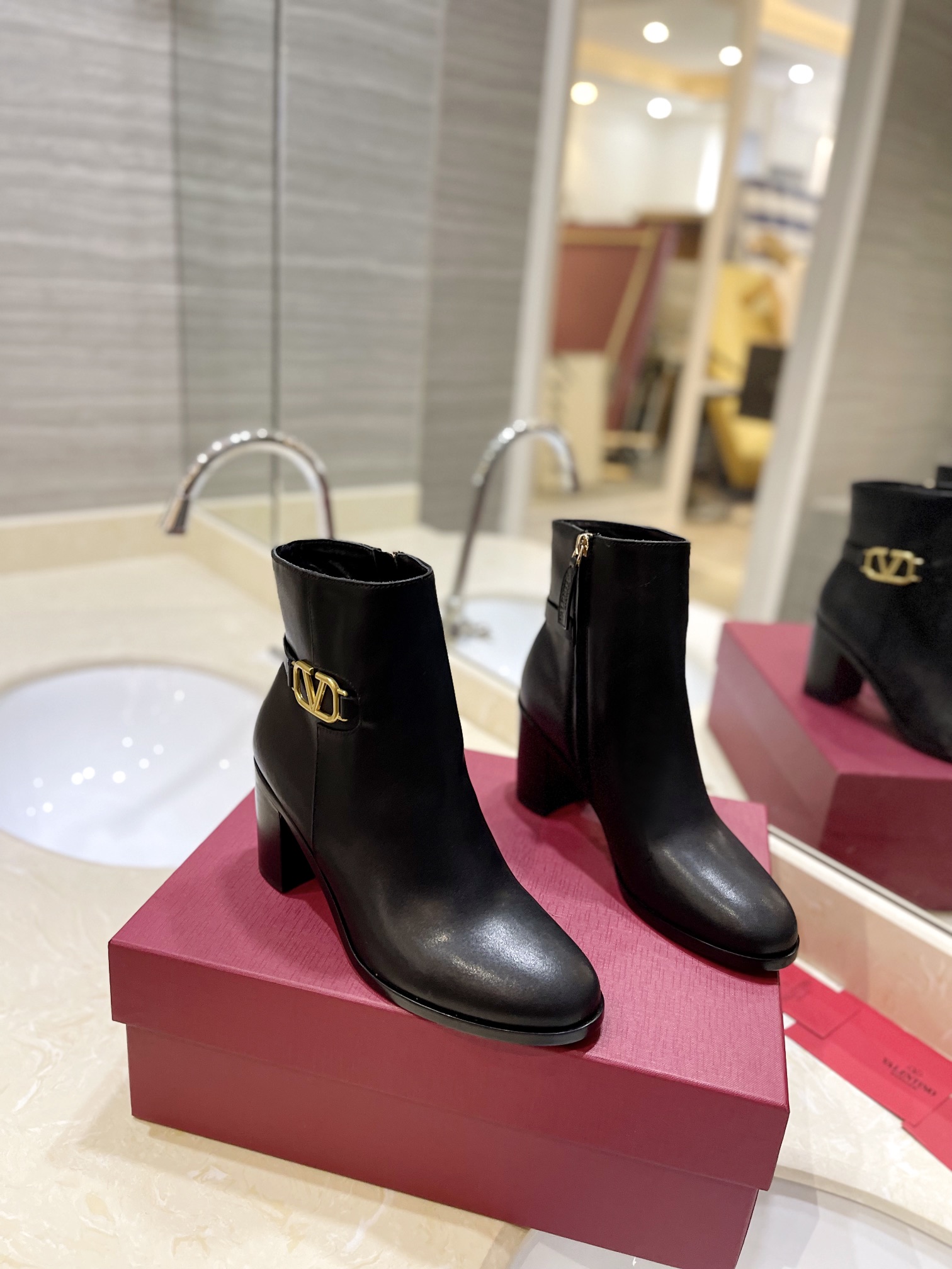 Bagsaaa Va1e*ntin0 Vlogo Signature Calfskin Ankle Boot 7.5 cm