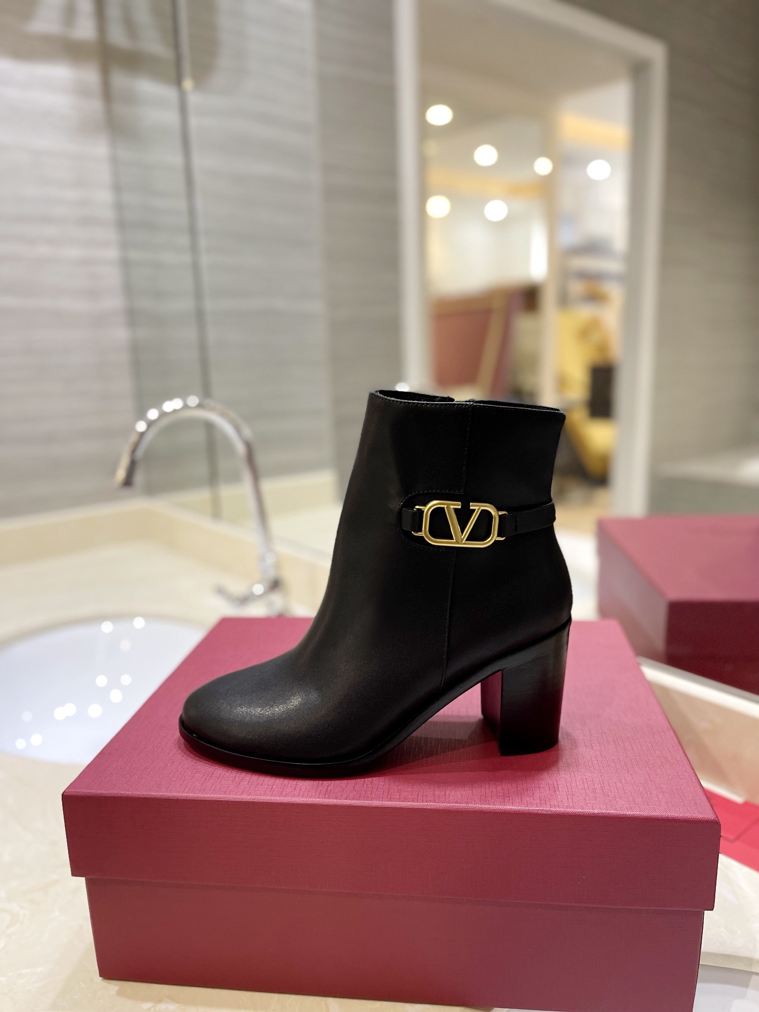 Bagsaaa Va1e*ntin0 Vlogo Signature Calfskin Ankle Boot 7.5 cm