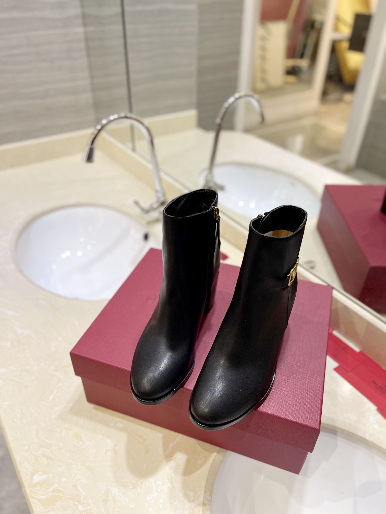Bagsaaa Va1e*ntin0 Vlogo Signature Calfskin Ankle Boot 7.5 cm
