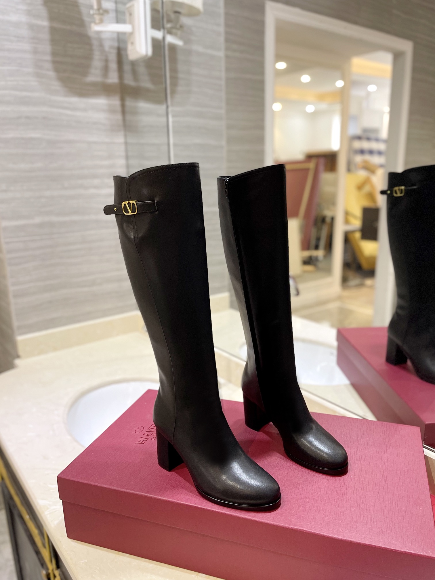 Bagsaaa Va1e*ntin0 Vlogo Signature Calfskin Boot Black 70mm