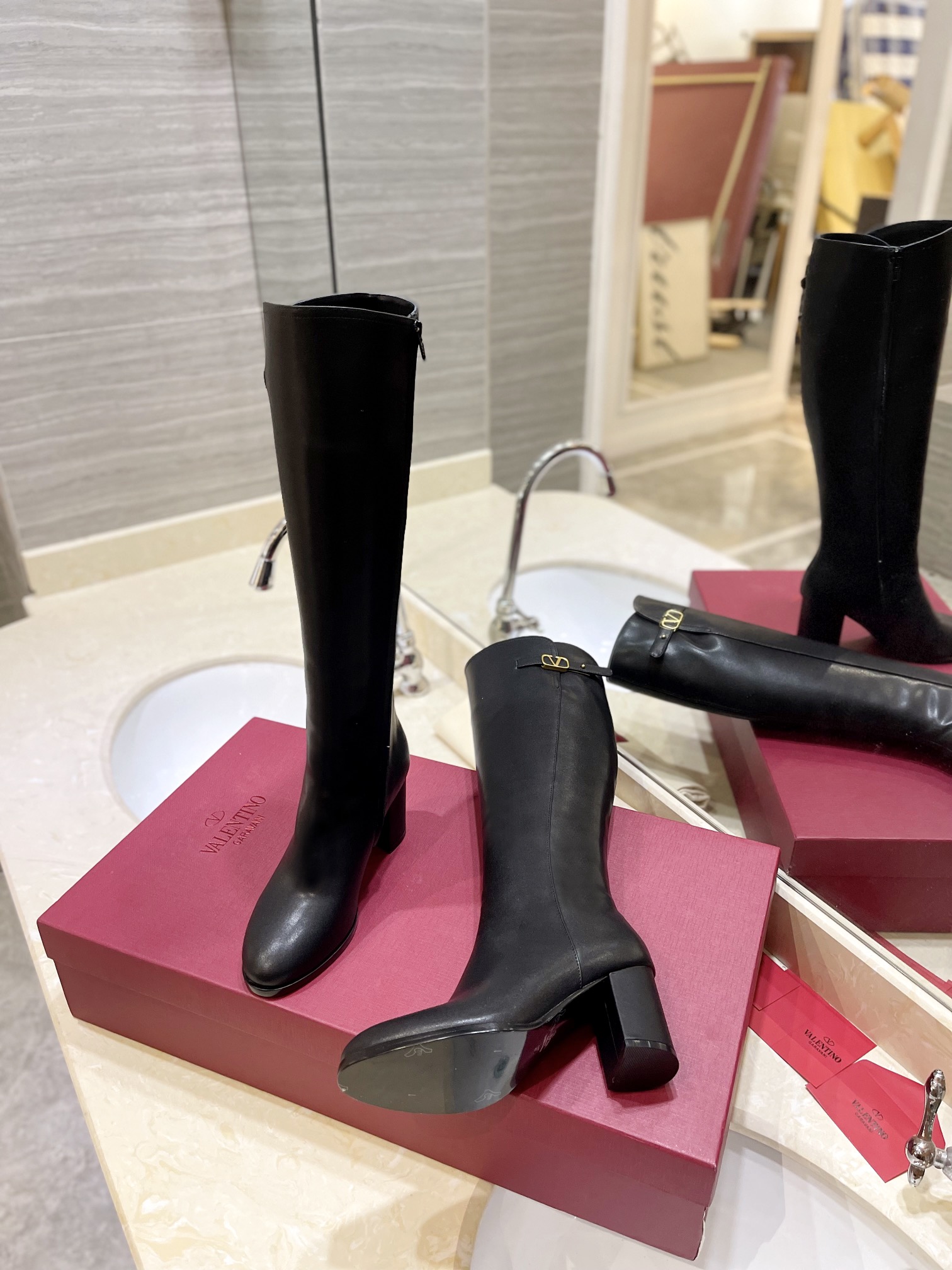 Bagsaaa Va1e*ntin0 Vlogo Signature Calfskin Boot Black 95mm