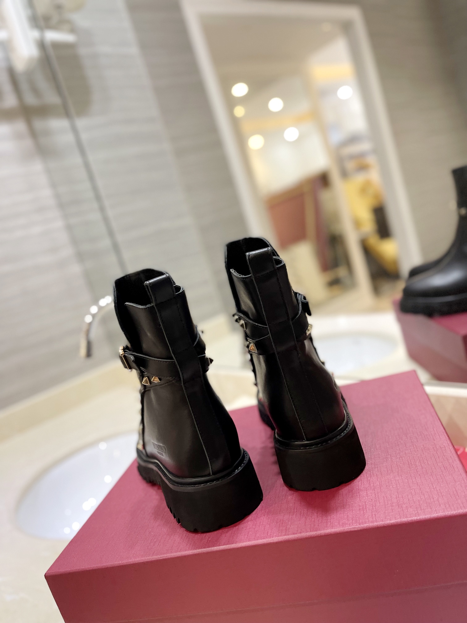 Bagsaaa Va1e*ntin0 Rockstud Calfskin Ankle Boot Black