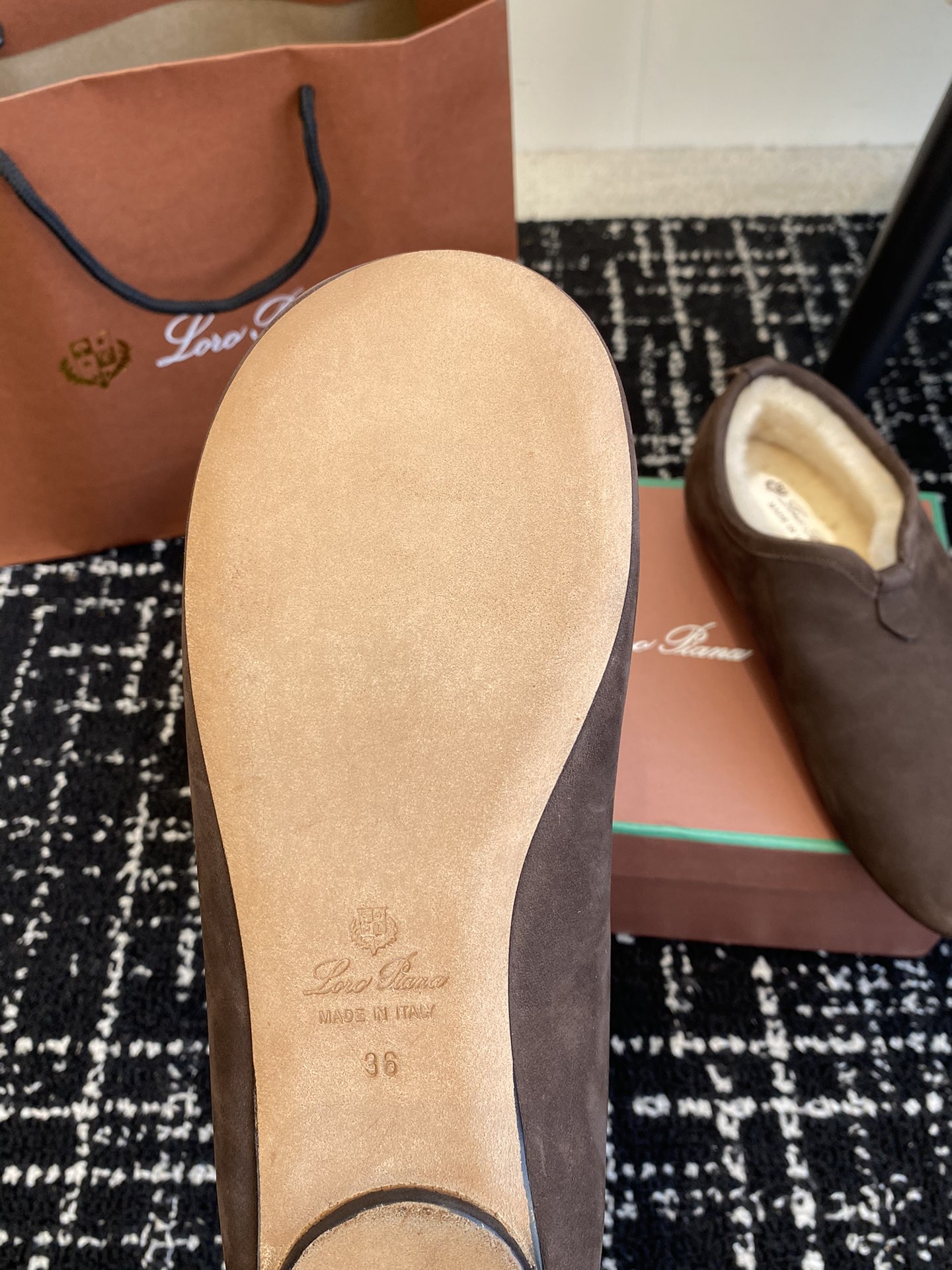 Bagsaaa L0r0 P1ana Cocooning Floaty Flat Dark Brown