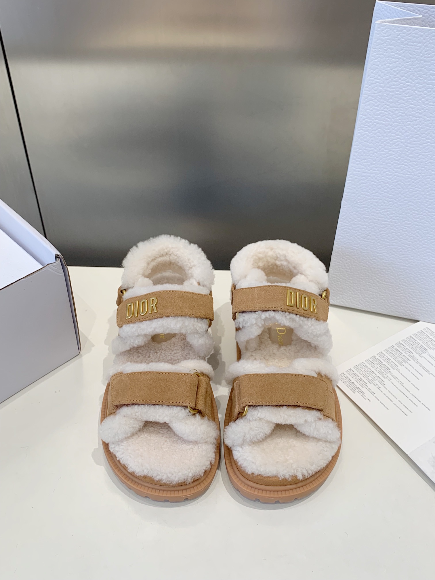 Bagsaaa D10ract Sandal Beige Suede Goatskin