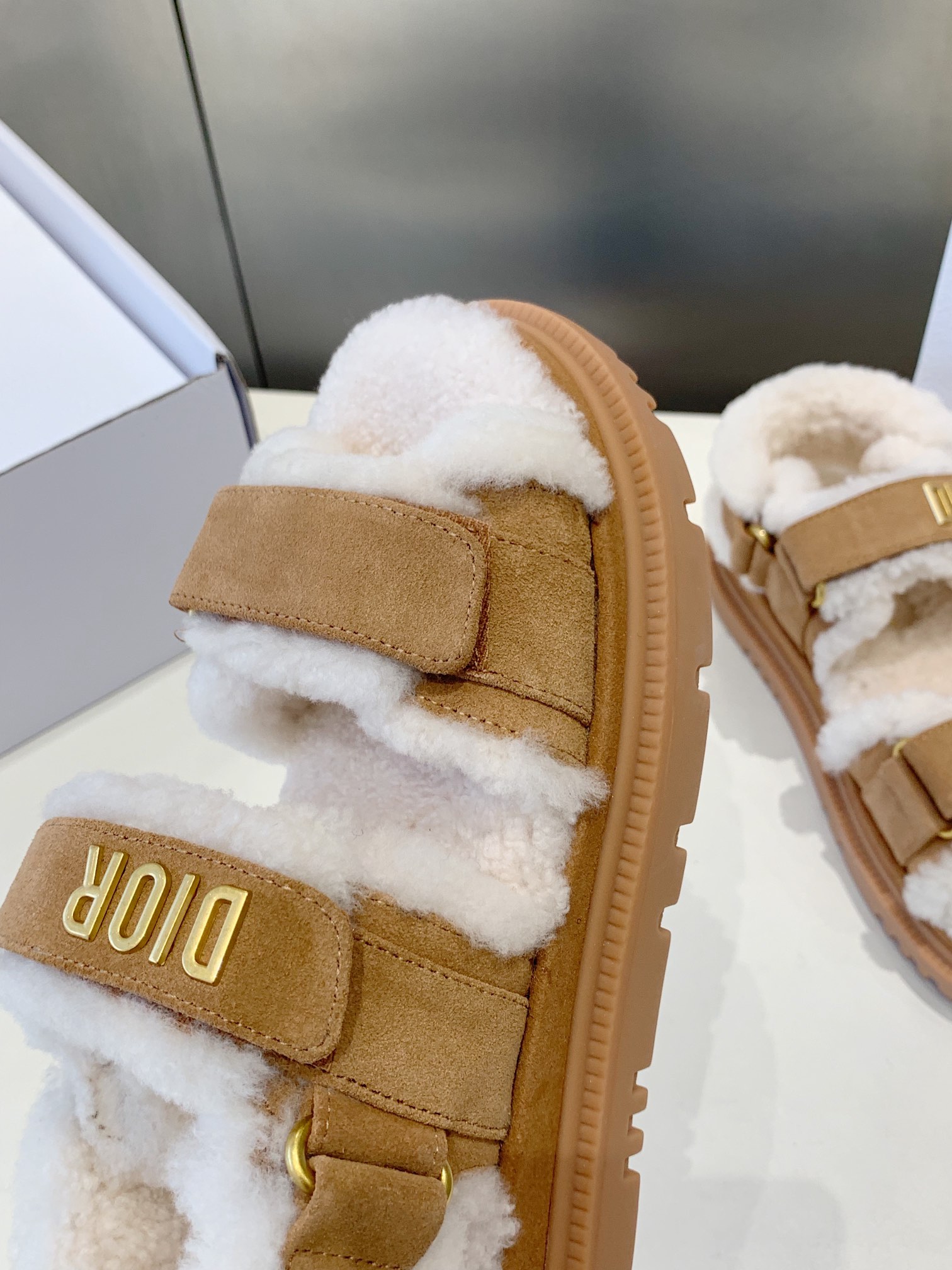 Bagsaaa D10ract Sandal Beige Suede Goatskin