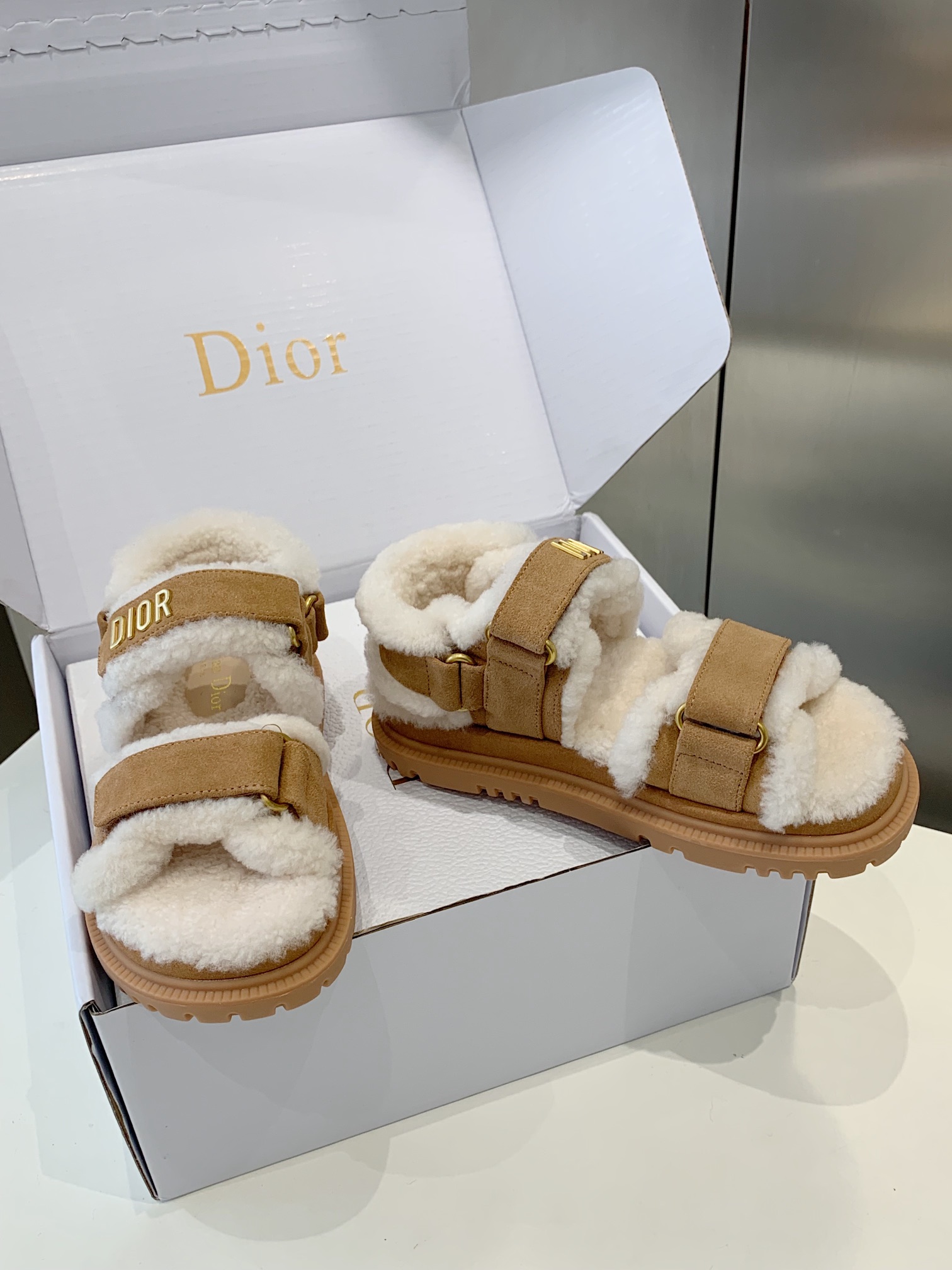 Bagsaaa D10ract Sandal Beige Suede Goatskin