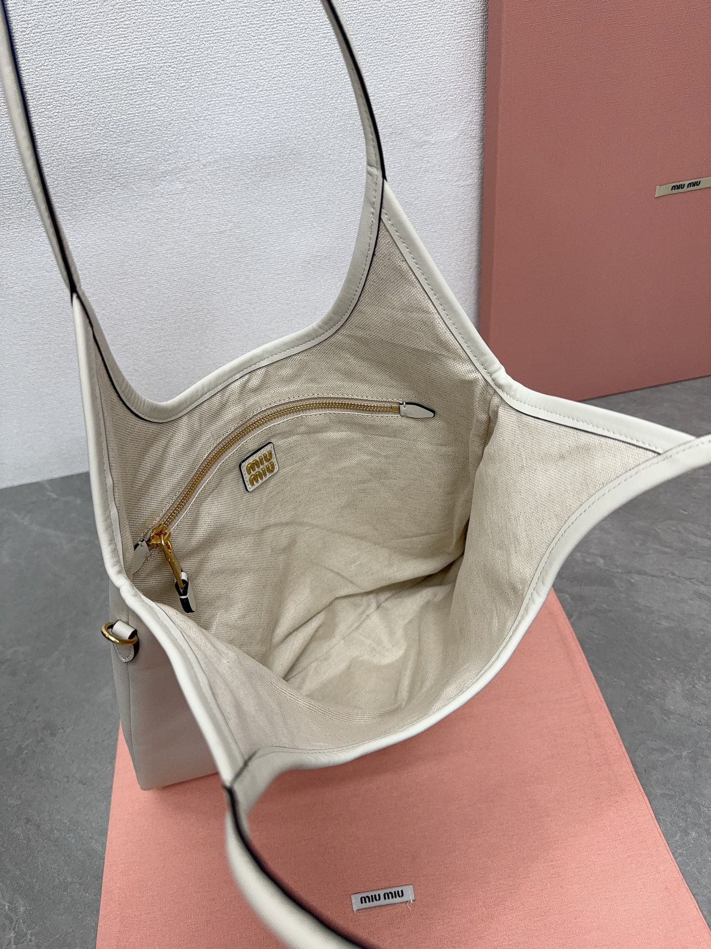 Bagsaaa M1um1u IVY Leather Bag Chalk White - 40x35 cm