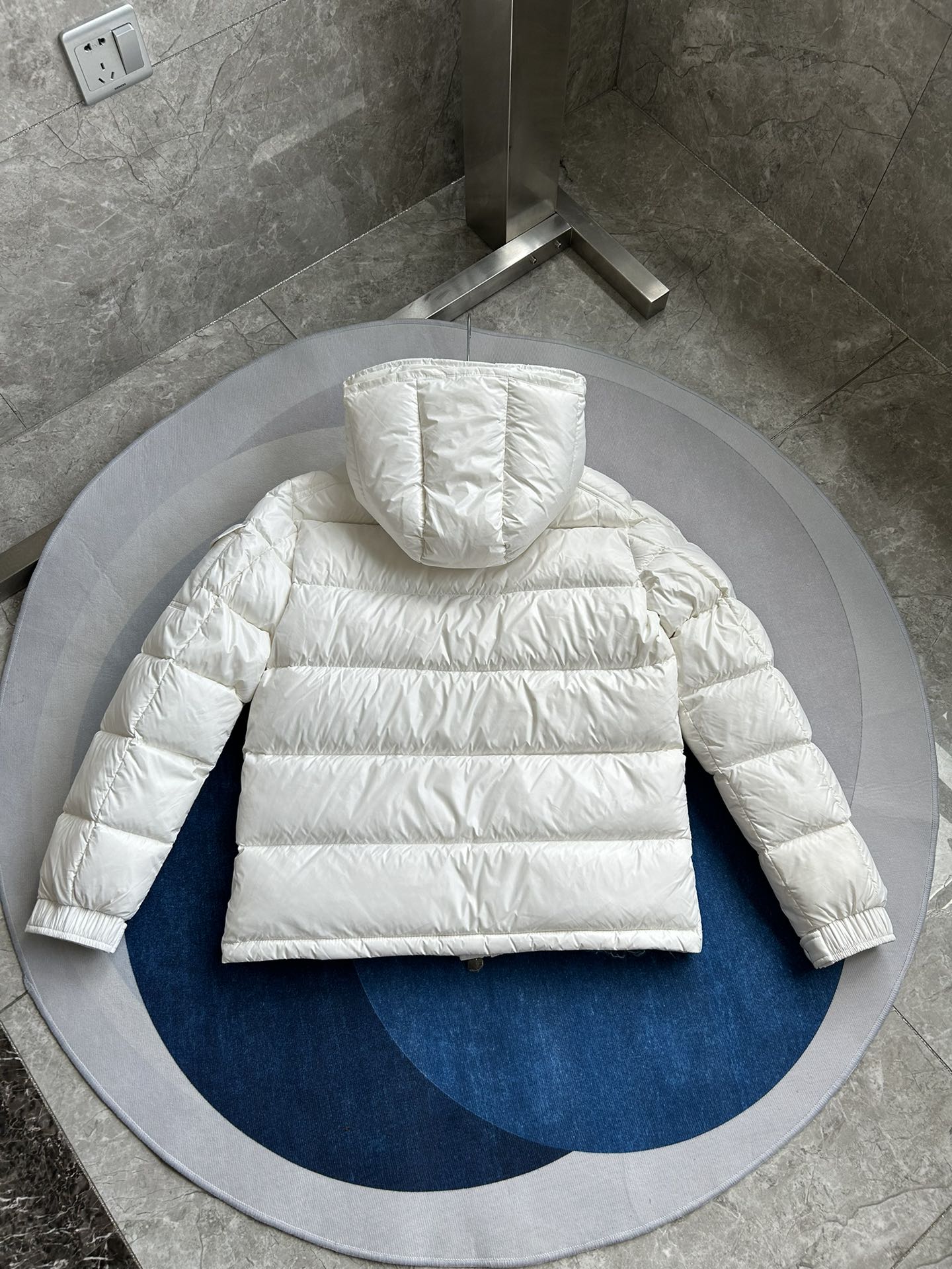 Bagsaaa Moncler White Puffer Jacket