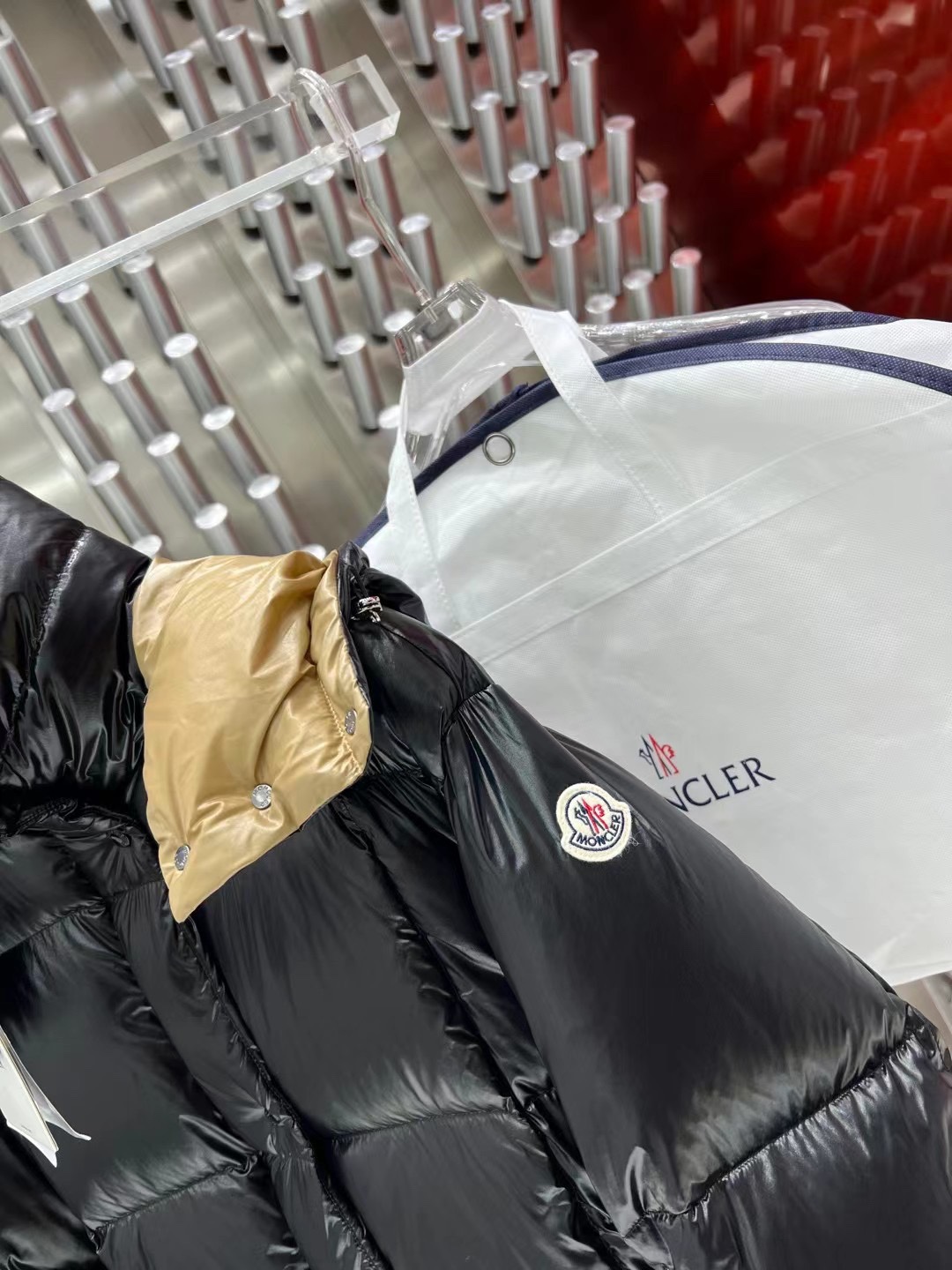 Bagsaaa Moncler Parana Hooded Short Down Jacket Black