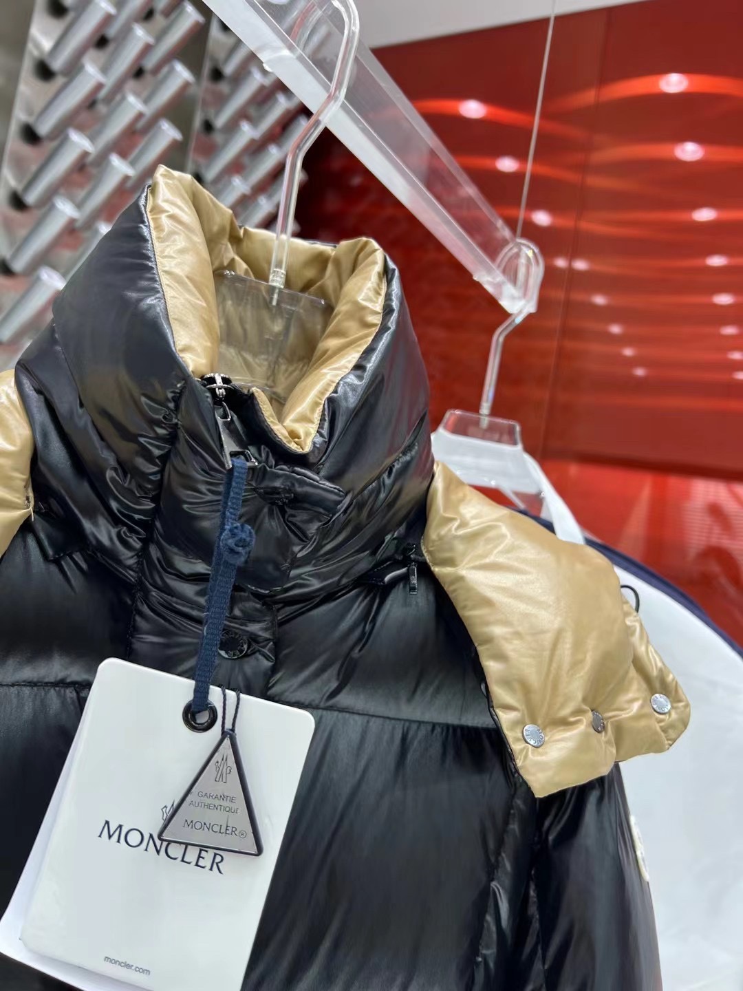 Bagsaaa Moncler Parana Hooded Short Down Jacket Black