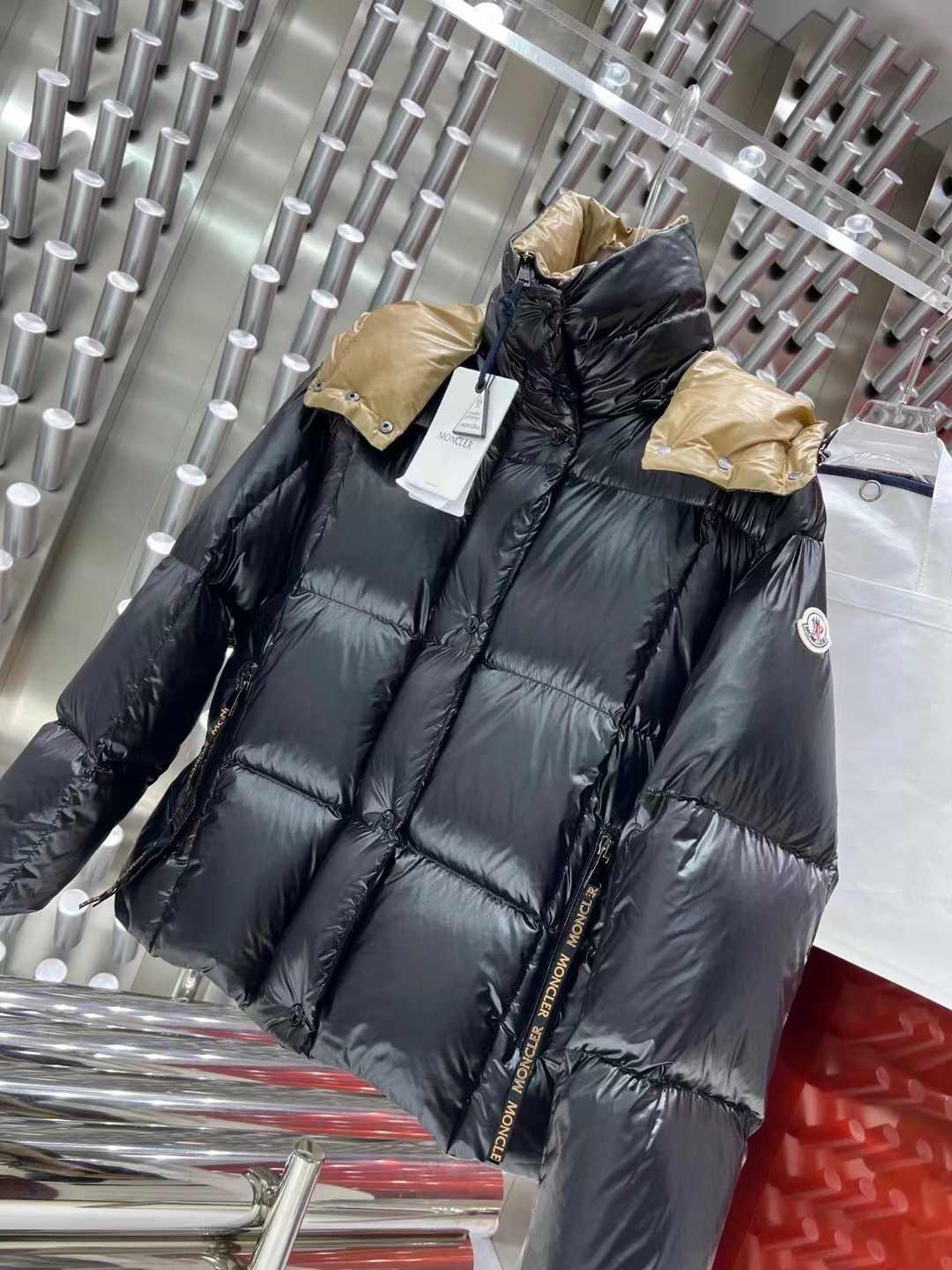 Bagsaaa Moncler Parana Hooded Short Down Jacket Black