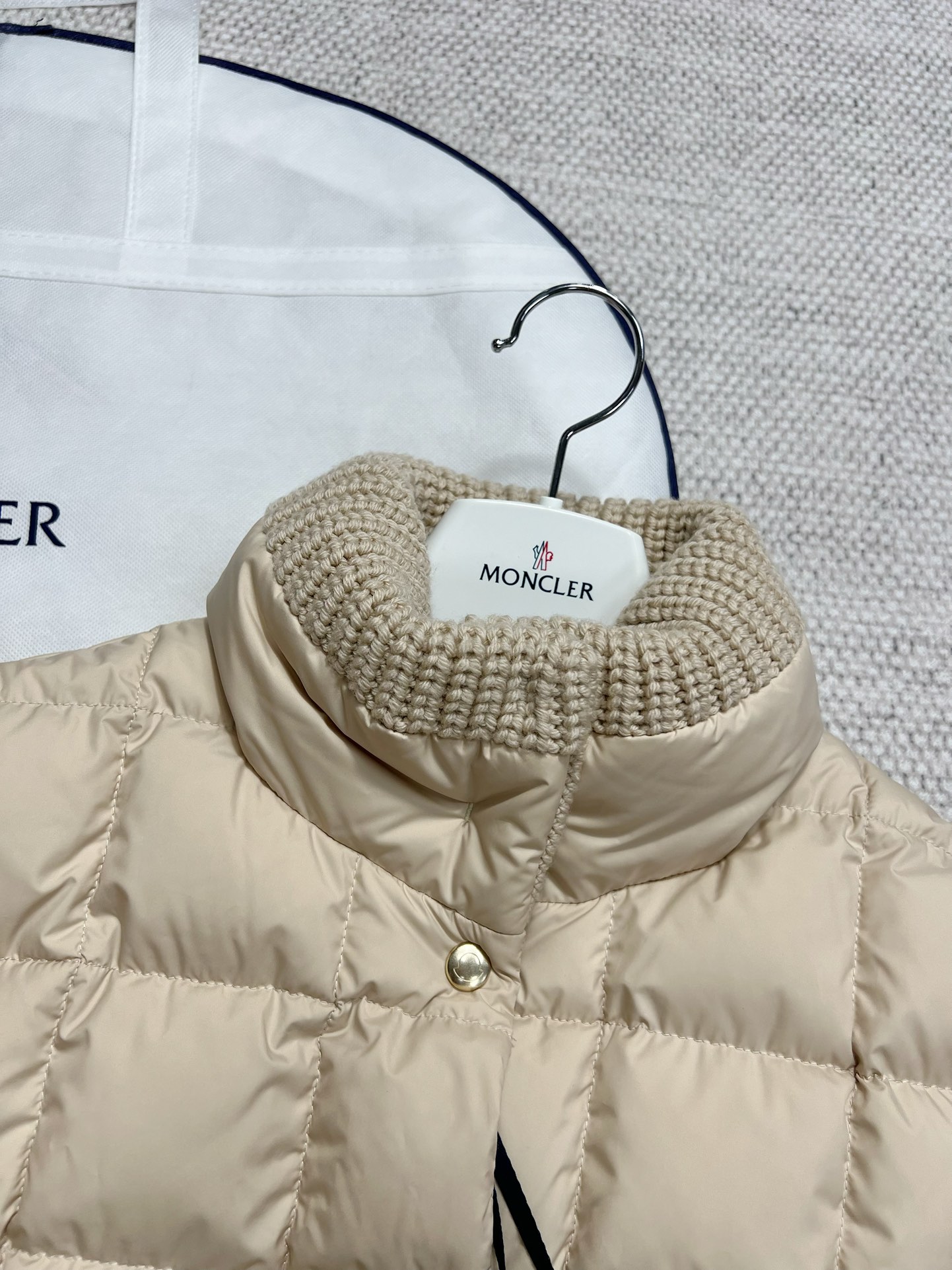Bagsaaa Moncler Antigone Leather-Trimmed Short Down Jacket