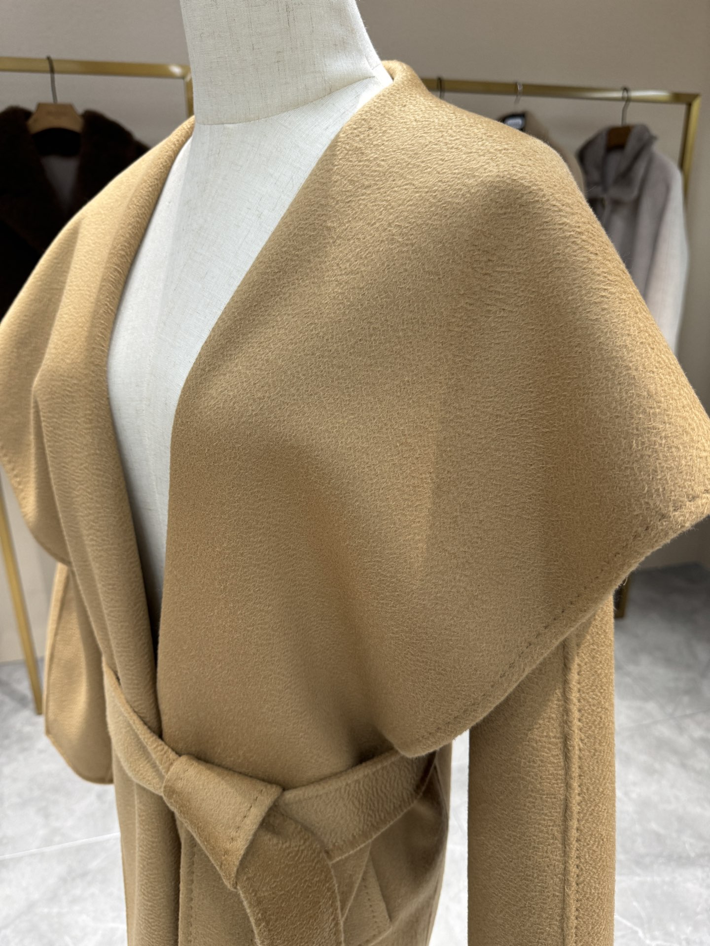 Bagsaaa Max Mara Rienza V-neck cashmere coat light brown
