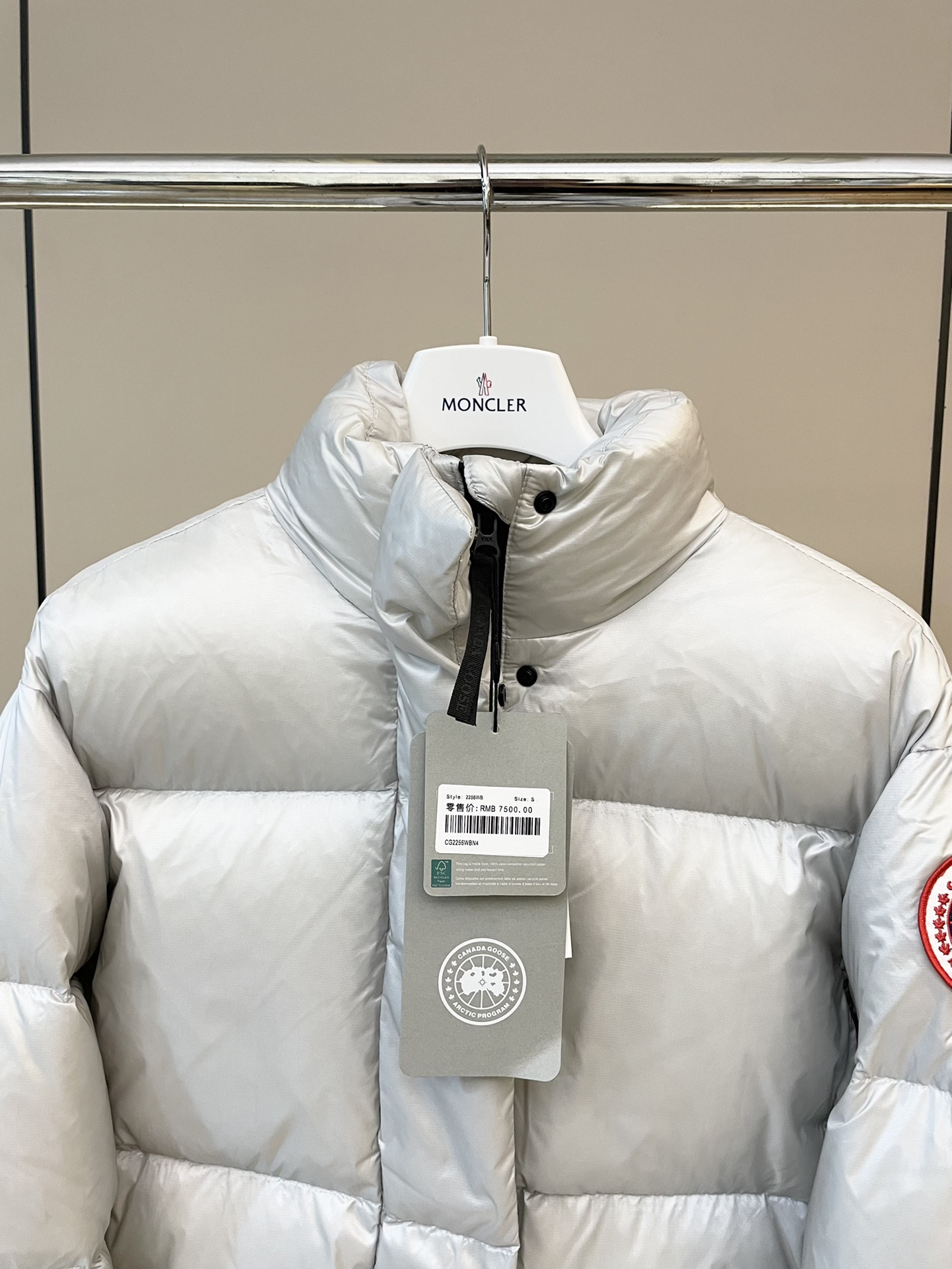 Bagsaaa Can*a G00se Cypress Cropped Puffer Light Silver