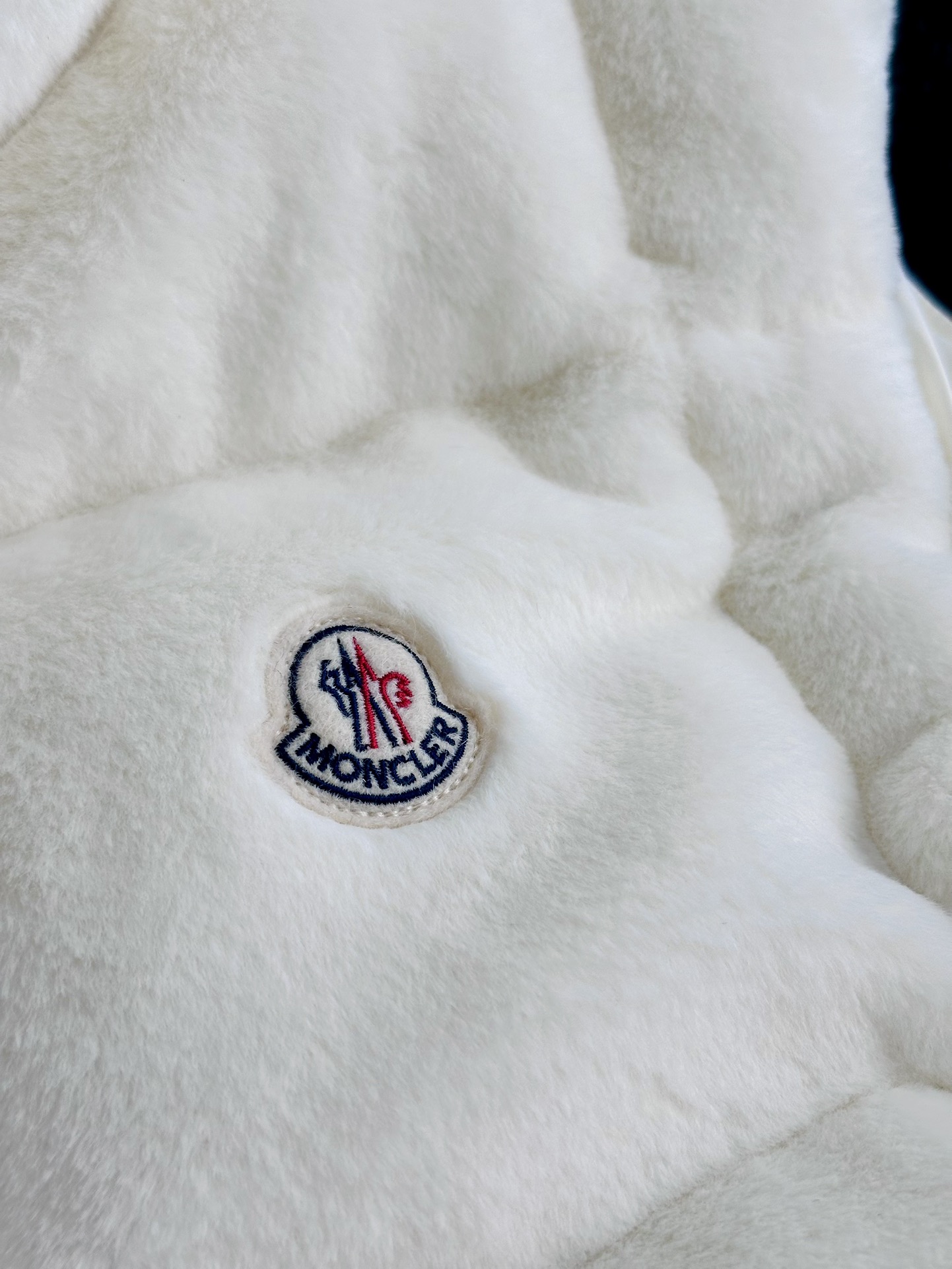 Bagsaaa Moncler Arques Teddy Down Gilet White