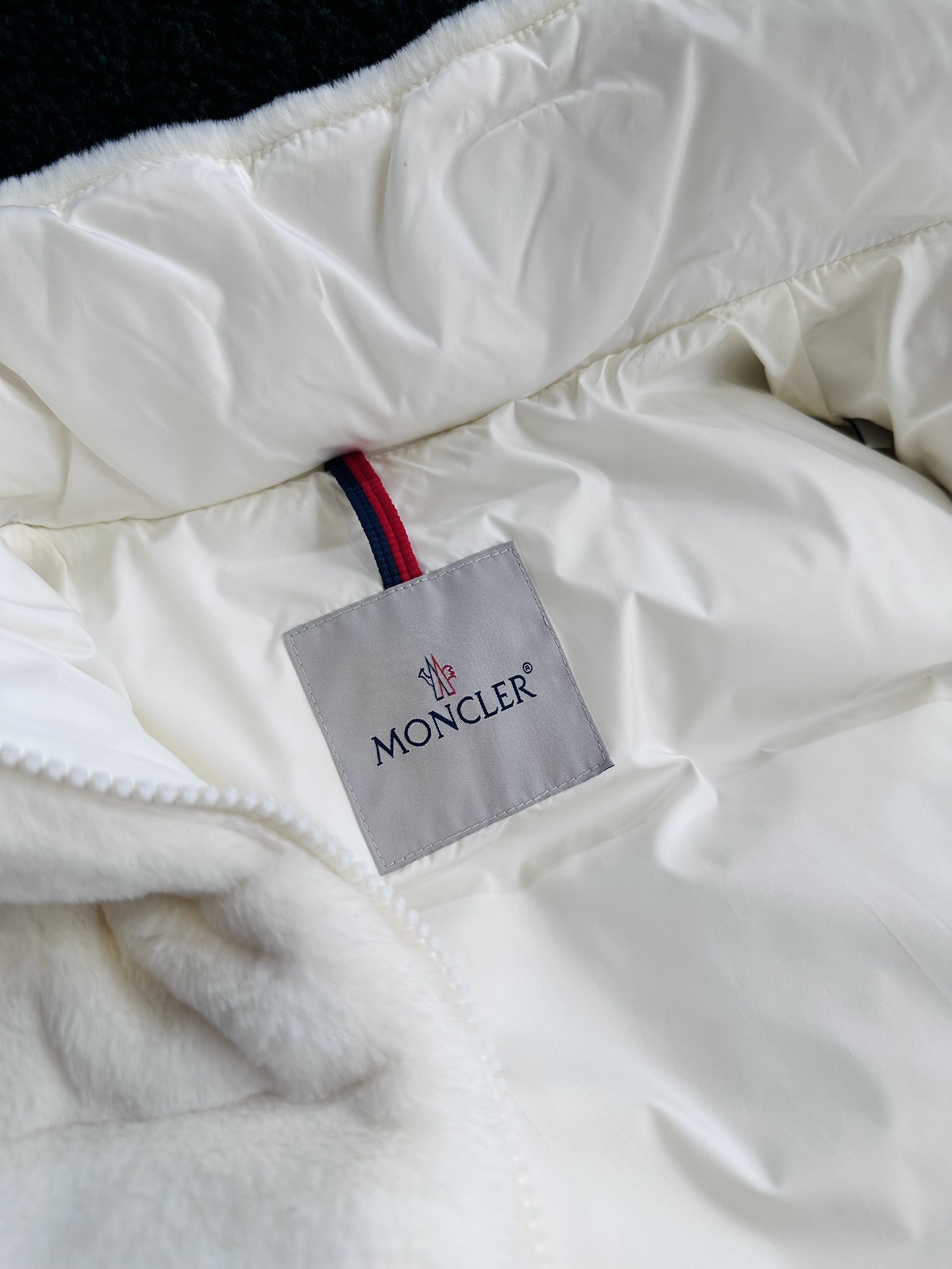 Bagsaaa Moncler Arques Teddy Down Gilet White