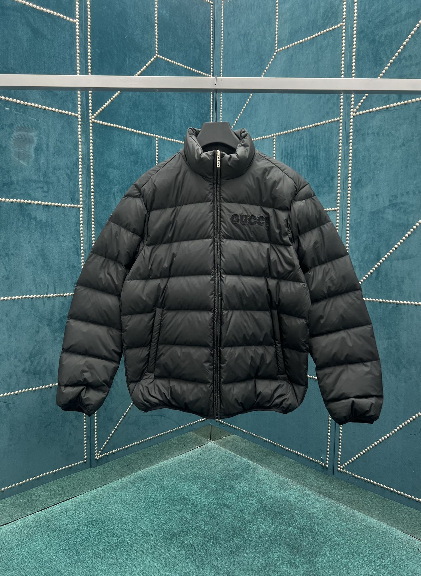 Bagsaaa Gvc*1 logo-embroidered puffer jacket black