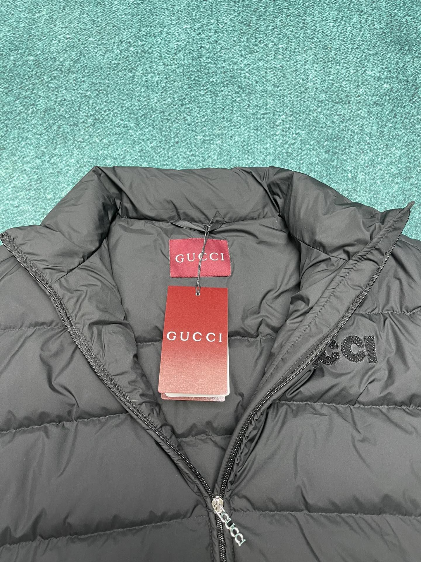 Bagsaaa Gvc*1 logo-embroidered puffer jacket black