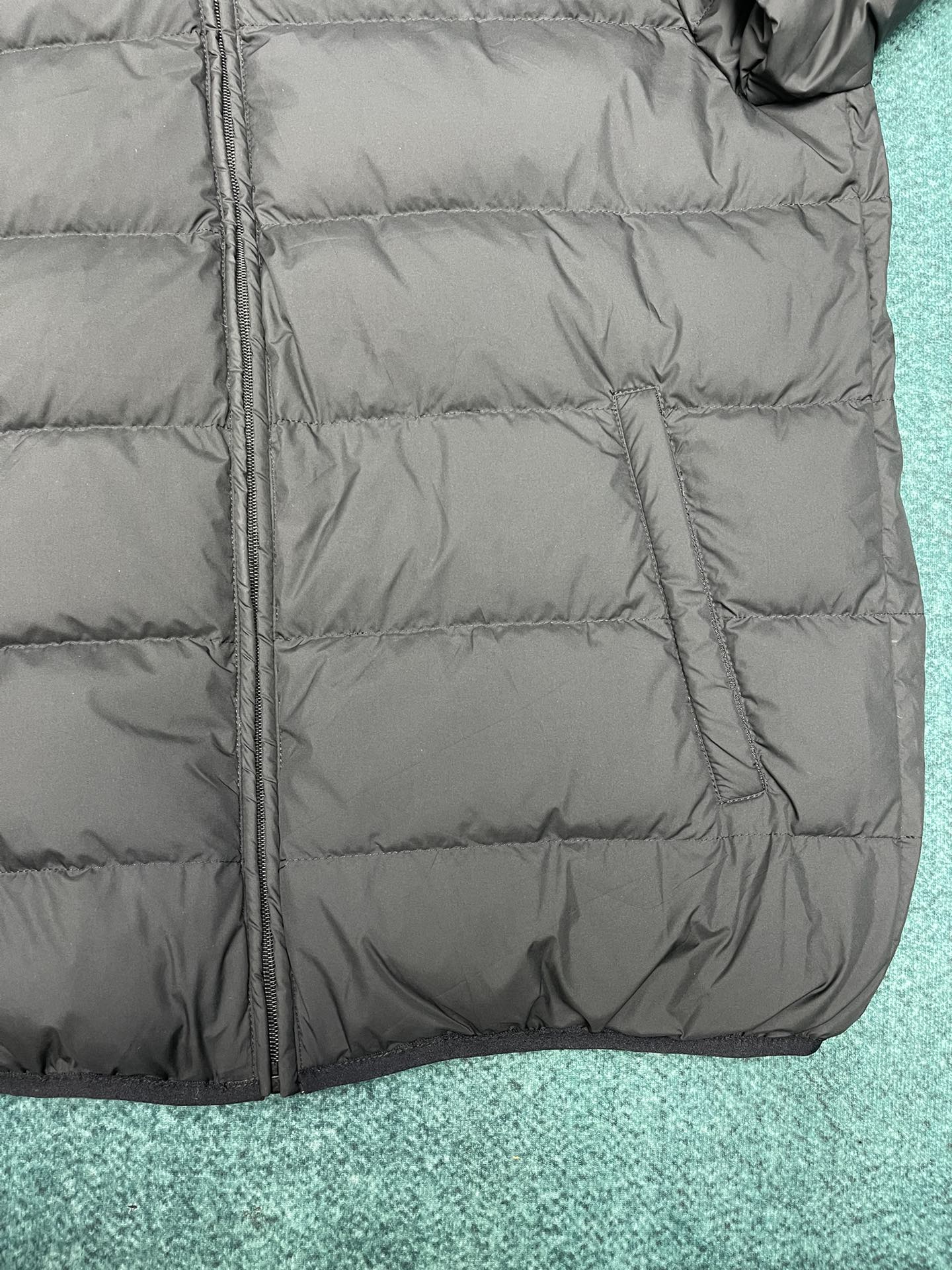 Bagsaaa Gvc*1 logo-embroidered puffer jacket black