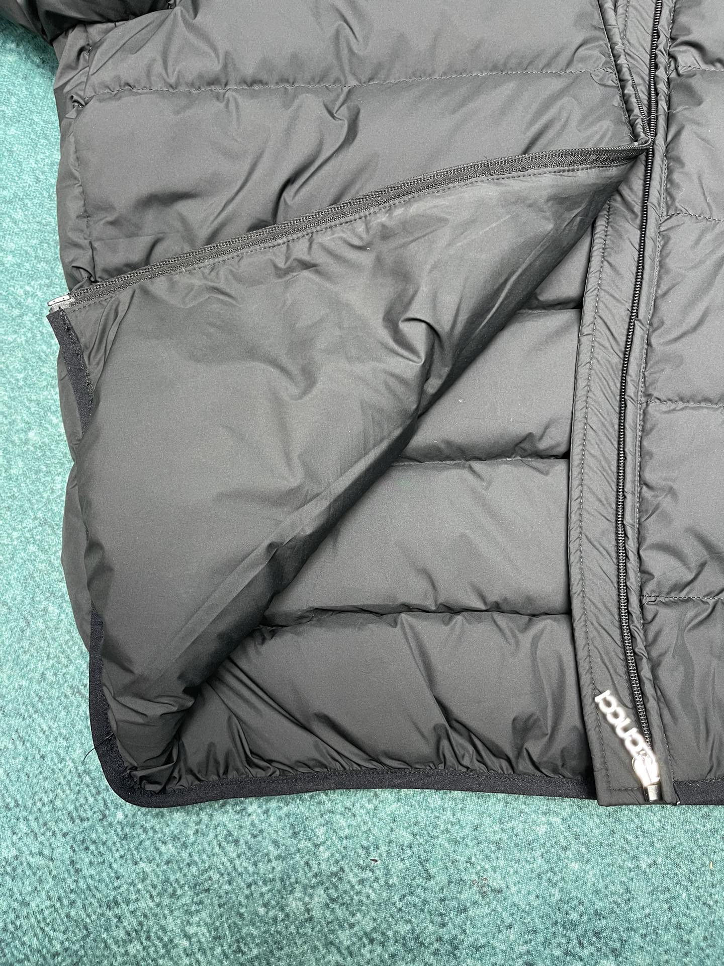 Bagsaaa Gvc*1 logo-embroidered puffer jacket black