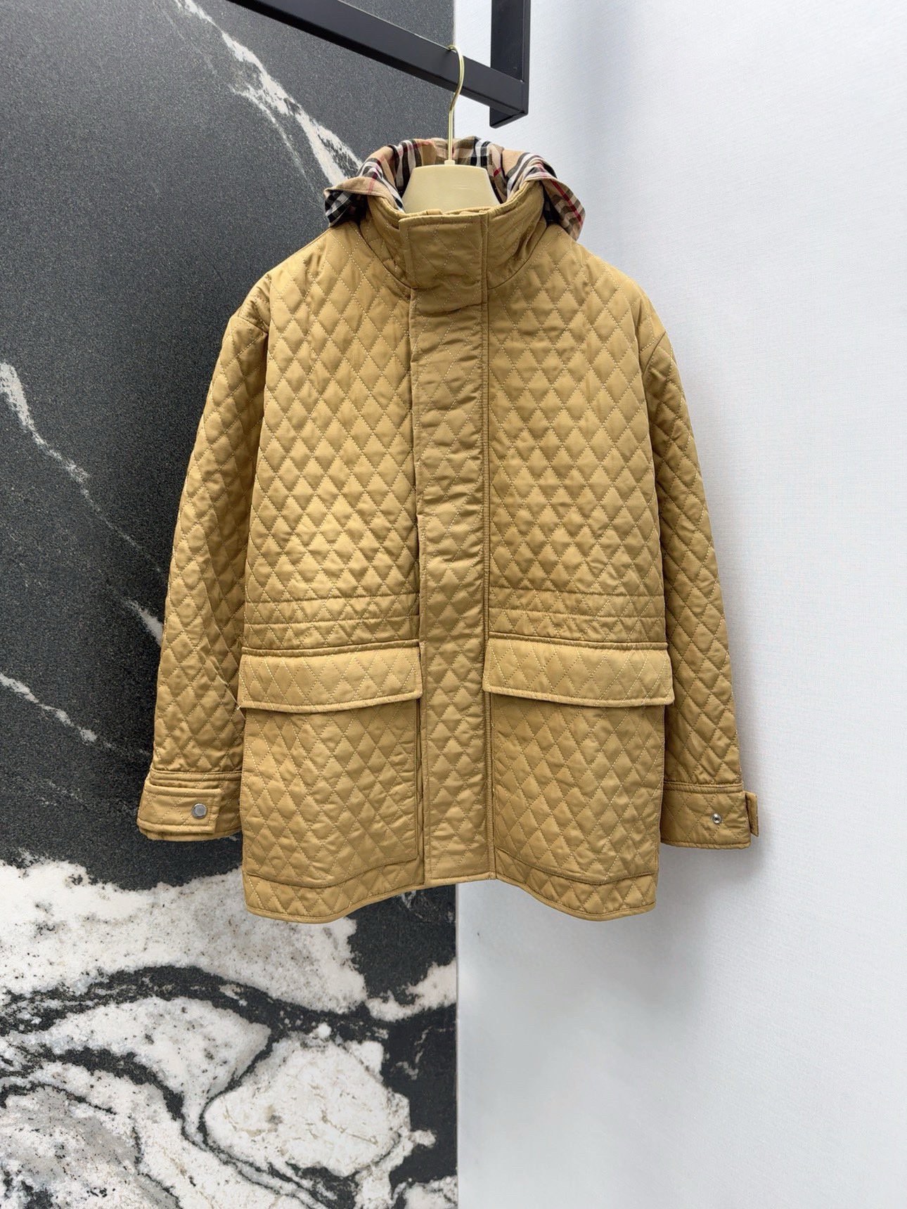 Bagsaaa Bv*b*rry Check Hood Quilted Nylon Jacket Beige