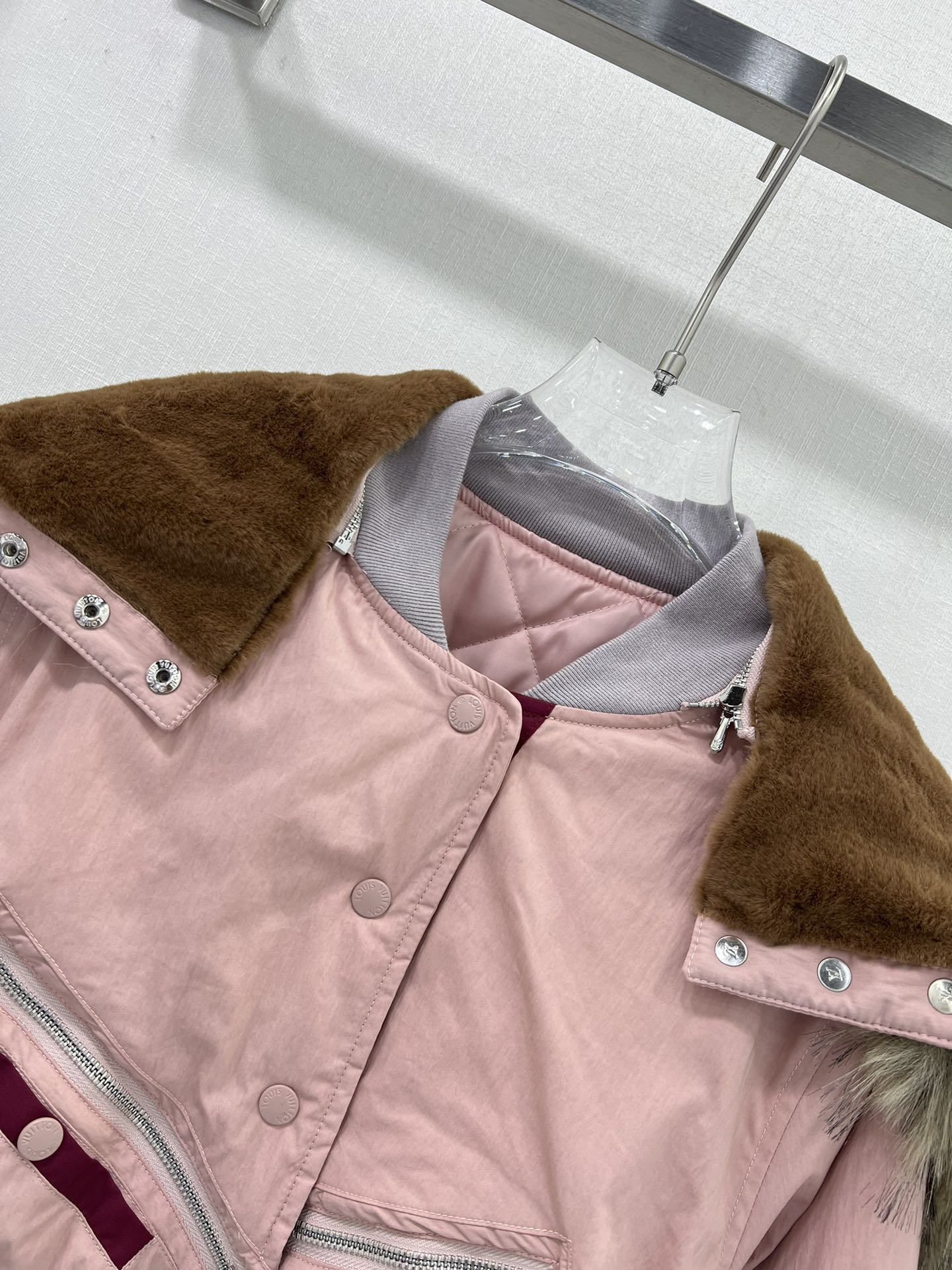 Bagsaaa L0vis Vvtt0n Hooded Cropped Utility Bomber Jacket Pink