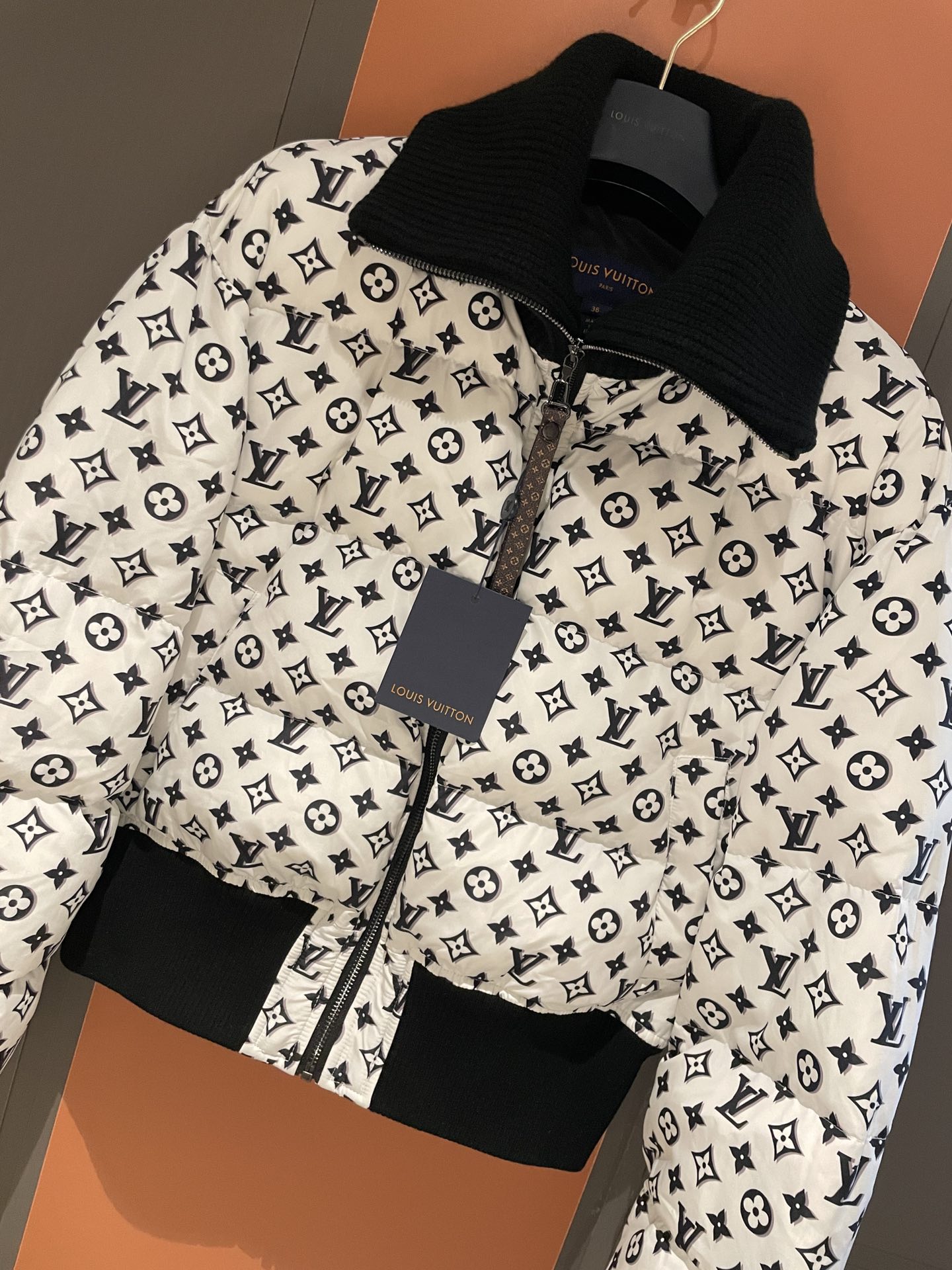 Bagsaaa L0vis Vvtt0n 3D Monogram Cropped Puffer Jacket