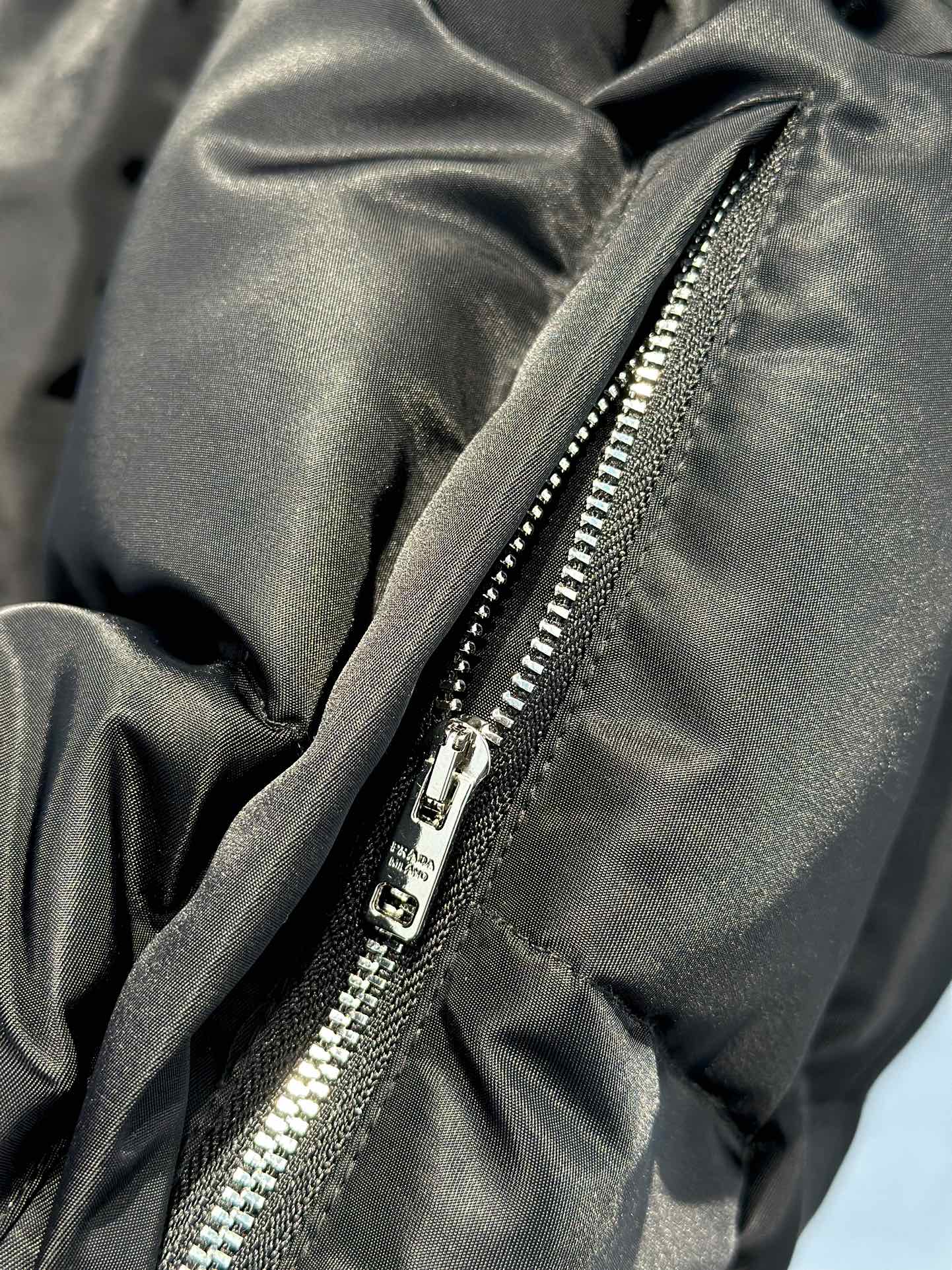 Bagsaaa Pra*a Re-Nylon down jacket black
