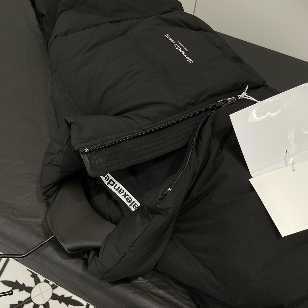 Bagsaaa A1exa*der Wang cropped puffer coat with reflective logo black
