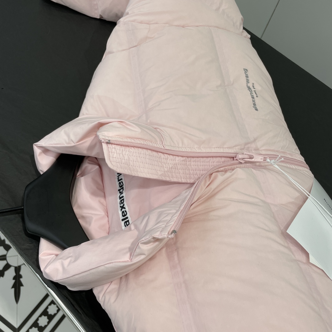 Bagsaaa A1exa*der Wang cropped puffer coat with reflective logo light pink