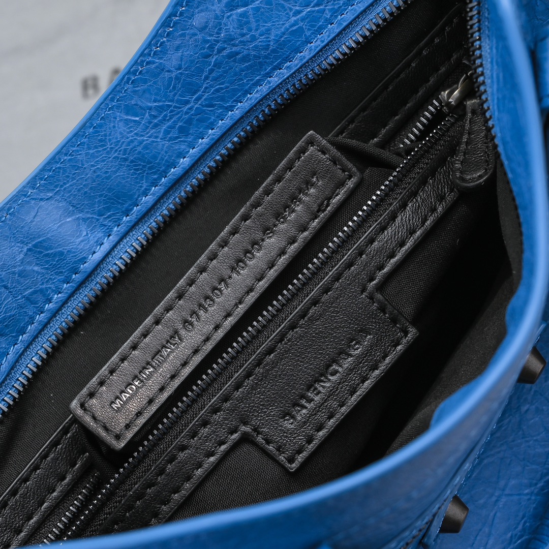 Bagsaaa Ba1en*iaga Le City Small Bag in blue - 30x20x11cm
