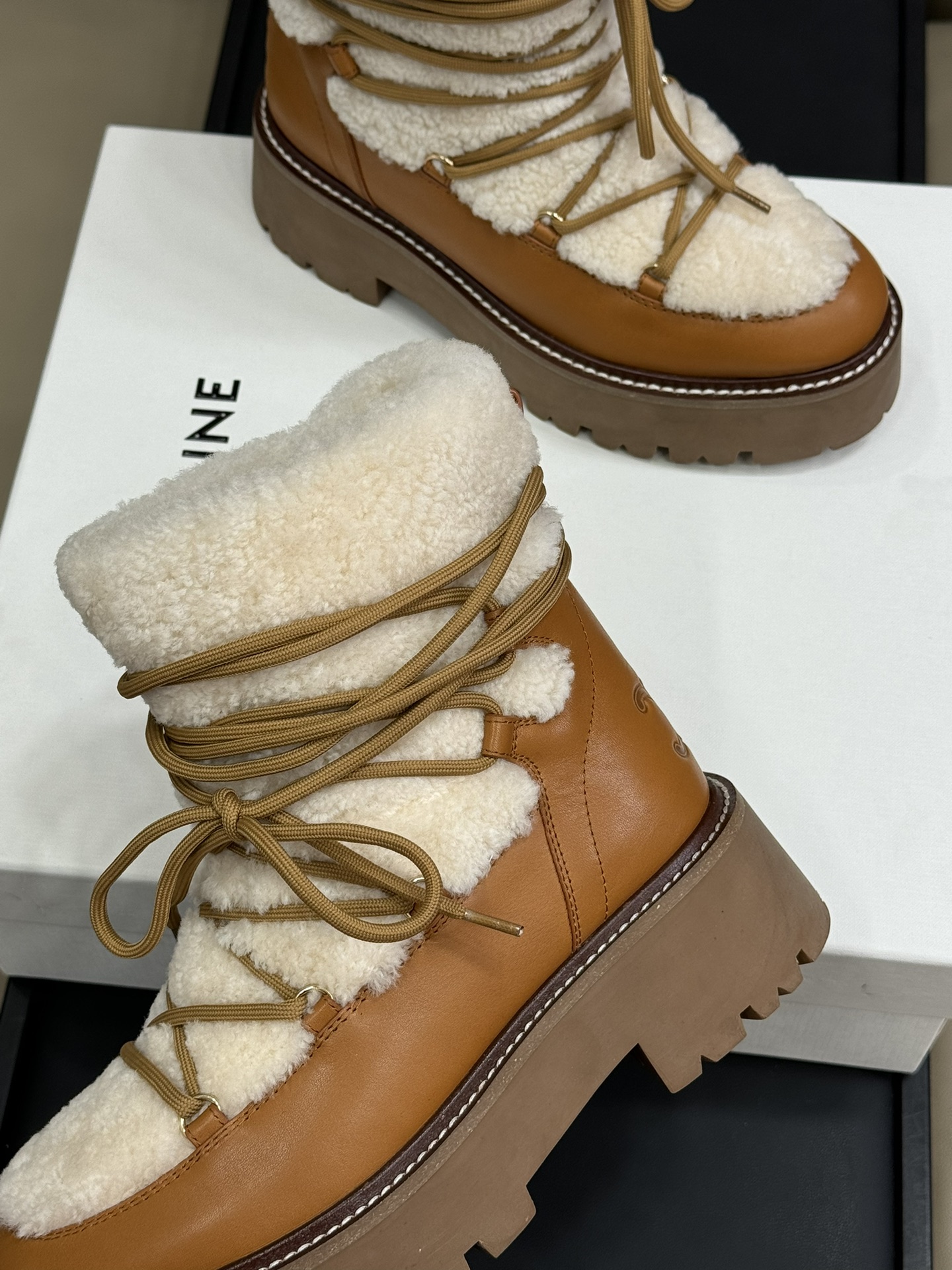 Bagsaaa Ce1i*e Bulky Lace-Up Boot In Shearling And Calfskin