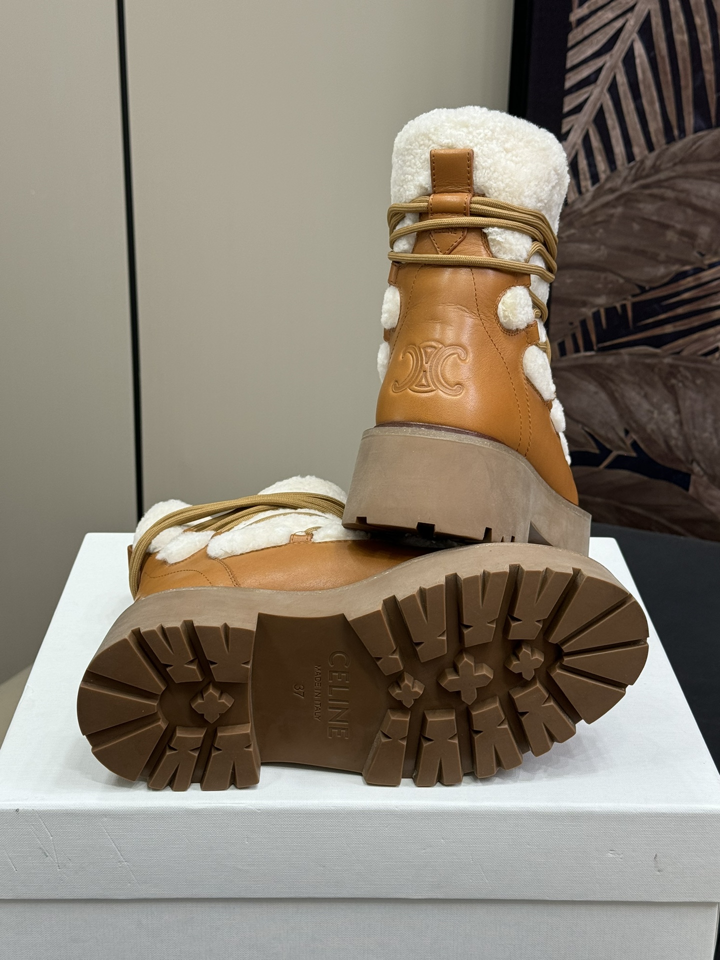 Bagsaaa Ce1i*e Bulky Lace-Up Boot In Shearling And Calfskin