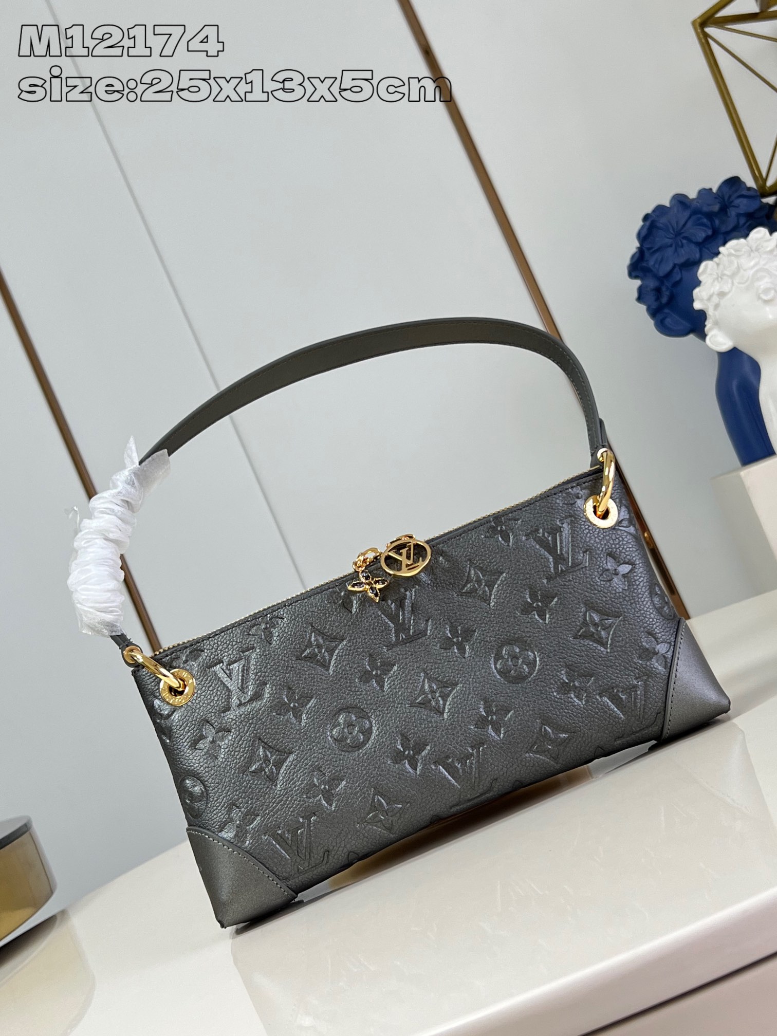 Bagsaaa L0vis Vvtt0n M12174 Pochette Sèvres Metal color - 13 x 5 x 25.5 cm
