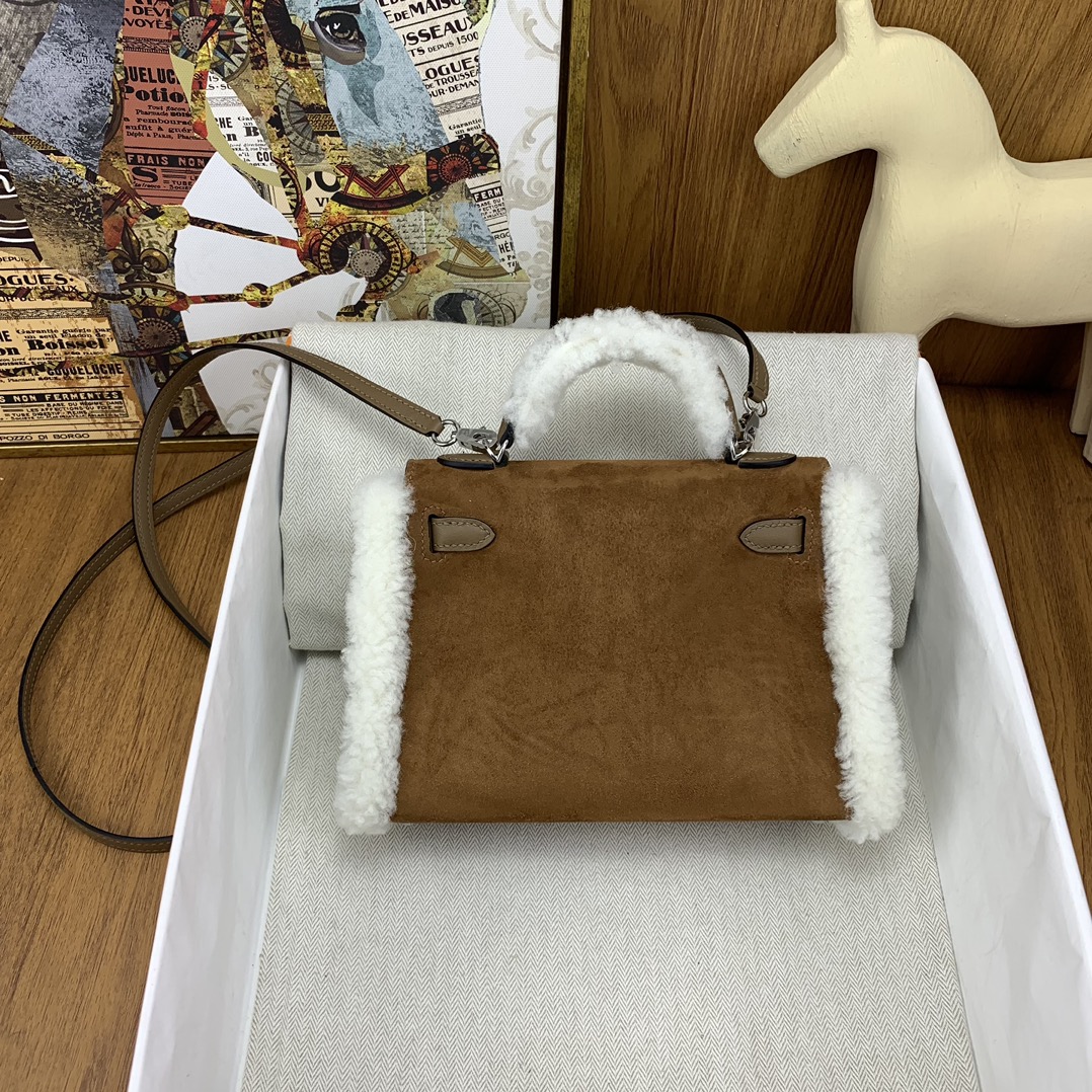Bagsaaa H**me5 Kelly Mini Teddy Plush Shearling - 19cm