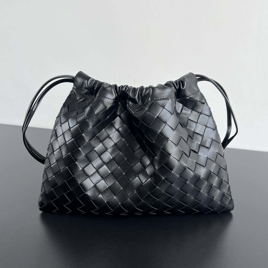 Bagsaaa B0tt*ga Ven*ta Dustbag 796728 black - 32*23*1cm