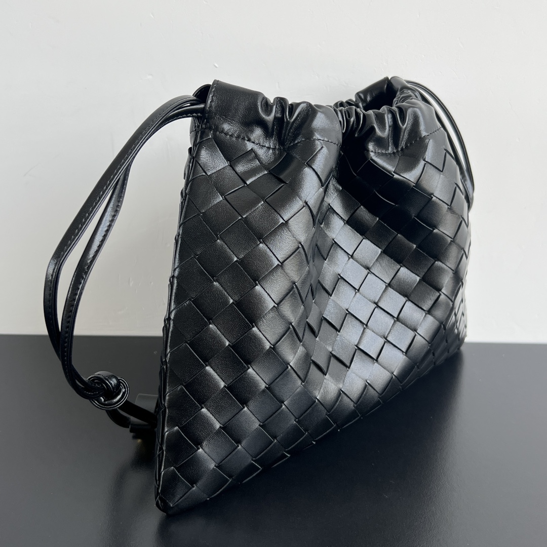 Bagsaaa B0tt*ga Ven*ta Dustbag 796728 black - 32*23*1cm