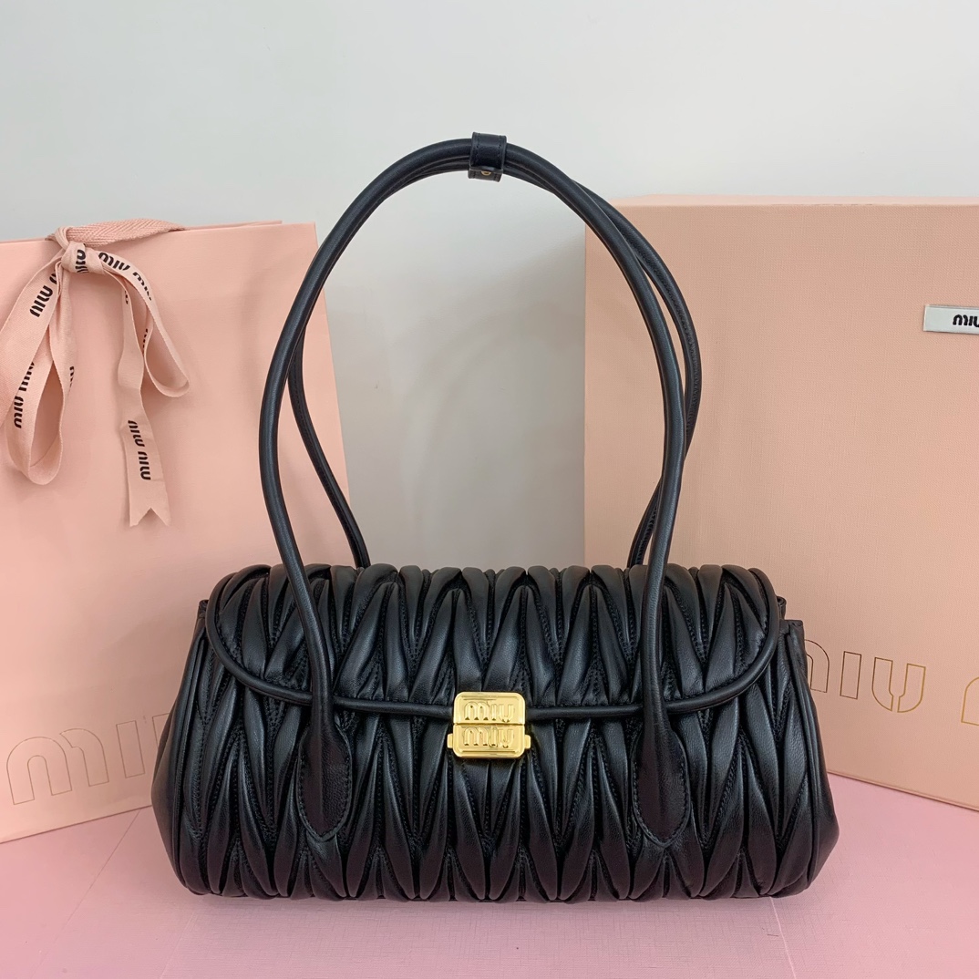 Bagsaaa M1um1u Matelassé nappa leather shoulder bag black - 28X15X11cm